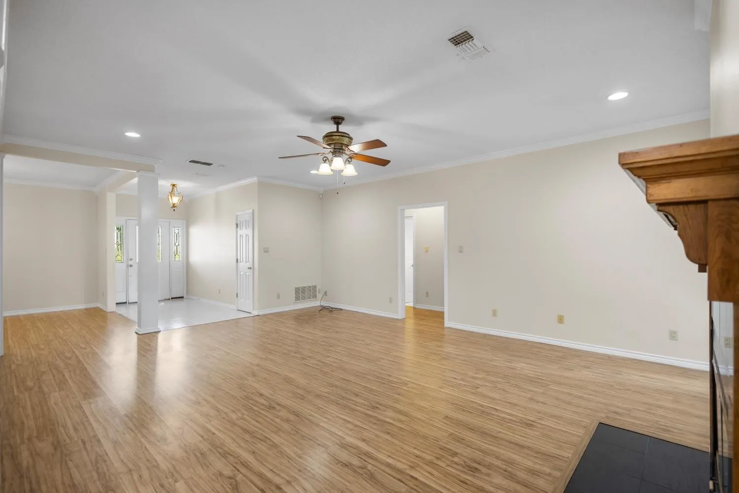 Single Family Residence For Sale in Smith County , 15050 Boaz Lane, Lindale, Texas 75771, 3 Bedroom, 2 Bathroom, 2 Garage spaces, 2,684 Sqft, built in 1998, mls#21337576, Real Estate Agent in Lindale, Homes For Sale in Smith county, Homes For Sale in Lindale, Realtor in Lindale Texas, Real Estate Brokerage Independent Realty Texas, Luminita Cordes Realtor