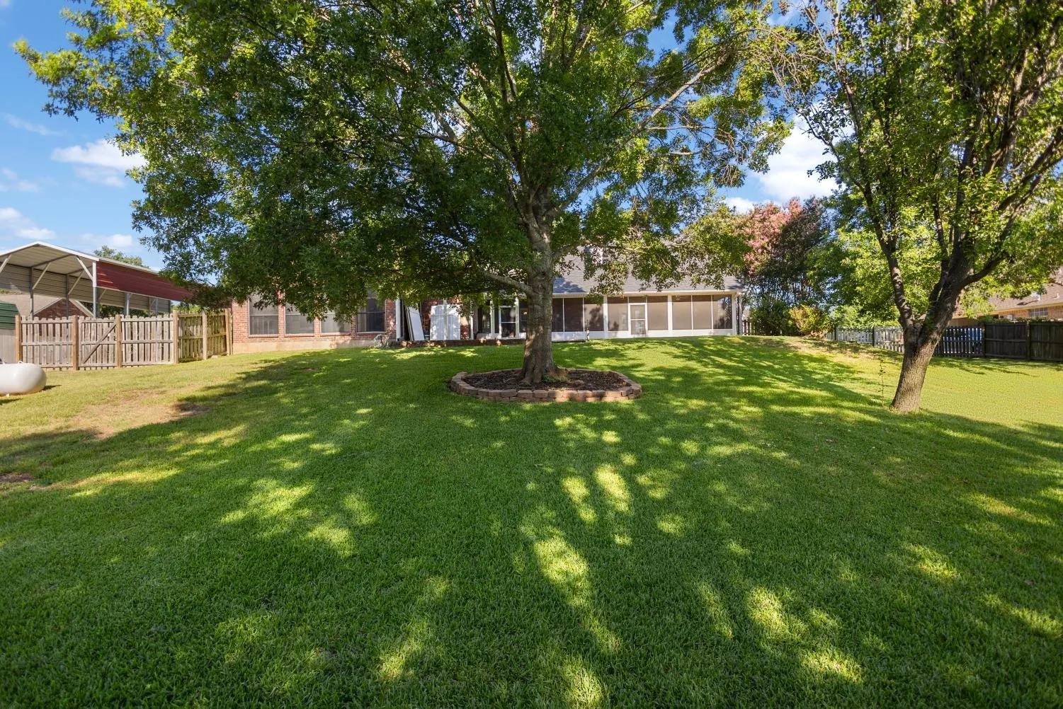 Single Family Residence For Sale in Smith County , 15050 Boaz Lane, Lindale, Texas 75771, 3 Bedroom, 2 Bathroom, 2 Garage spaces, 2,684 Sqft, built in 1998, mls#21337576, Real Estate Agent in Lindale, Homes For Sale in Smith county, Homes For Sale in Lindale, Realtor in Lindale Texas, Real Estate Brokerage Independent Realty Texas, Luminita Cordes Realtor