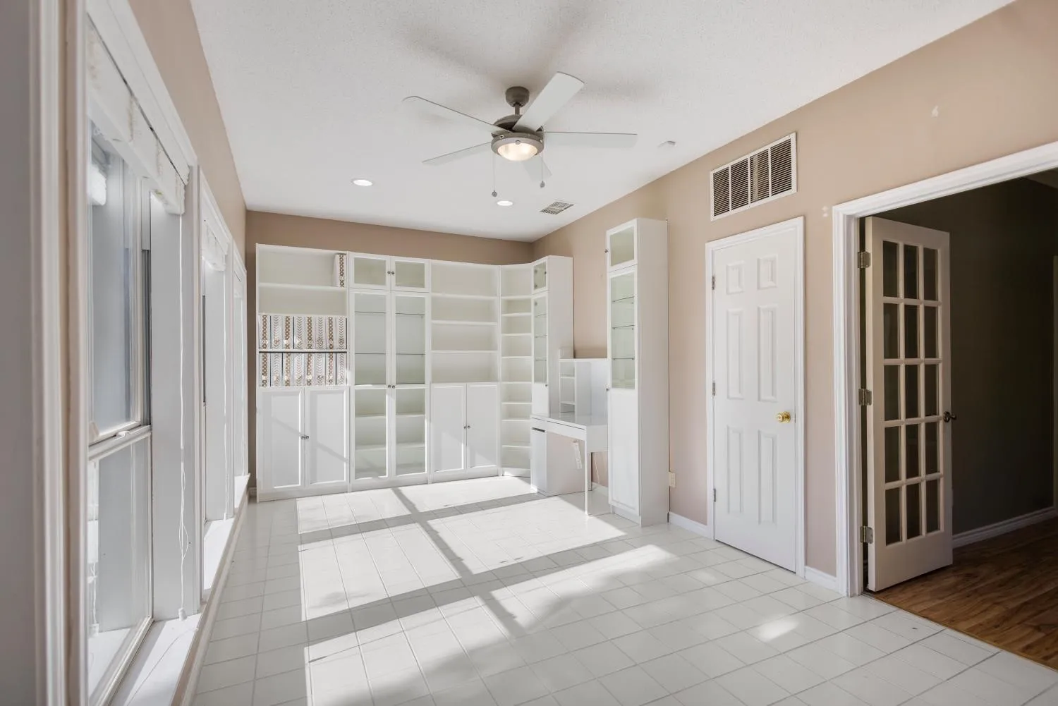 Single Family Residence For Sale in Smith County , 15050 Boaz Lane, Lindale, Texas 75771, 3 Bedroom, 2 Bathroom, 2 Garage spaces, 2,684 Sqft, built in 1998, mls#21337576, Real Estate Agent in Lindale, Homes For Sale in Smith county, Homes For Sale in Lindale, Realtor in Lindale Texas, Real Estate Brokerage Independent Realty Texas, Luminita Cordes Realtor
