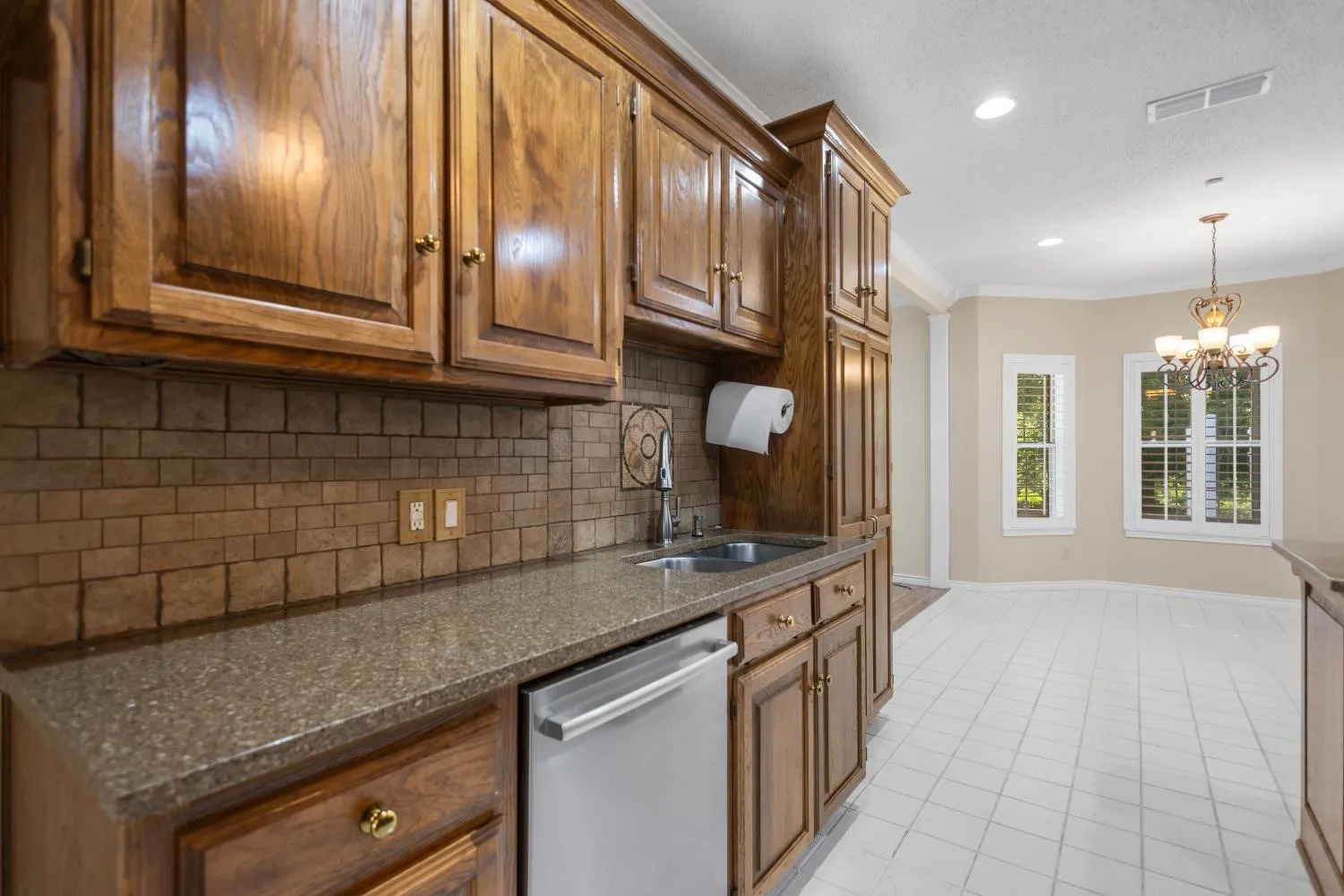 Single Family Residence For Sale in Smith County , 15050 Boaz Lane, Lindale, Texas 75771, 3 Bedroom, 2 Bathroom, 2 Garage spaces, 2,684 Sqft, built in 1998, mls#21337576, Real Estate Agent in Lindale, Homes For Sale in Smith county, Homes For Sale in Lindale, Realtor in Lindale Texas, Real Estate Brokerage Independent Realty Texas, Luminita Cordes Realtor