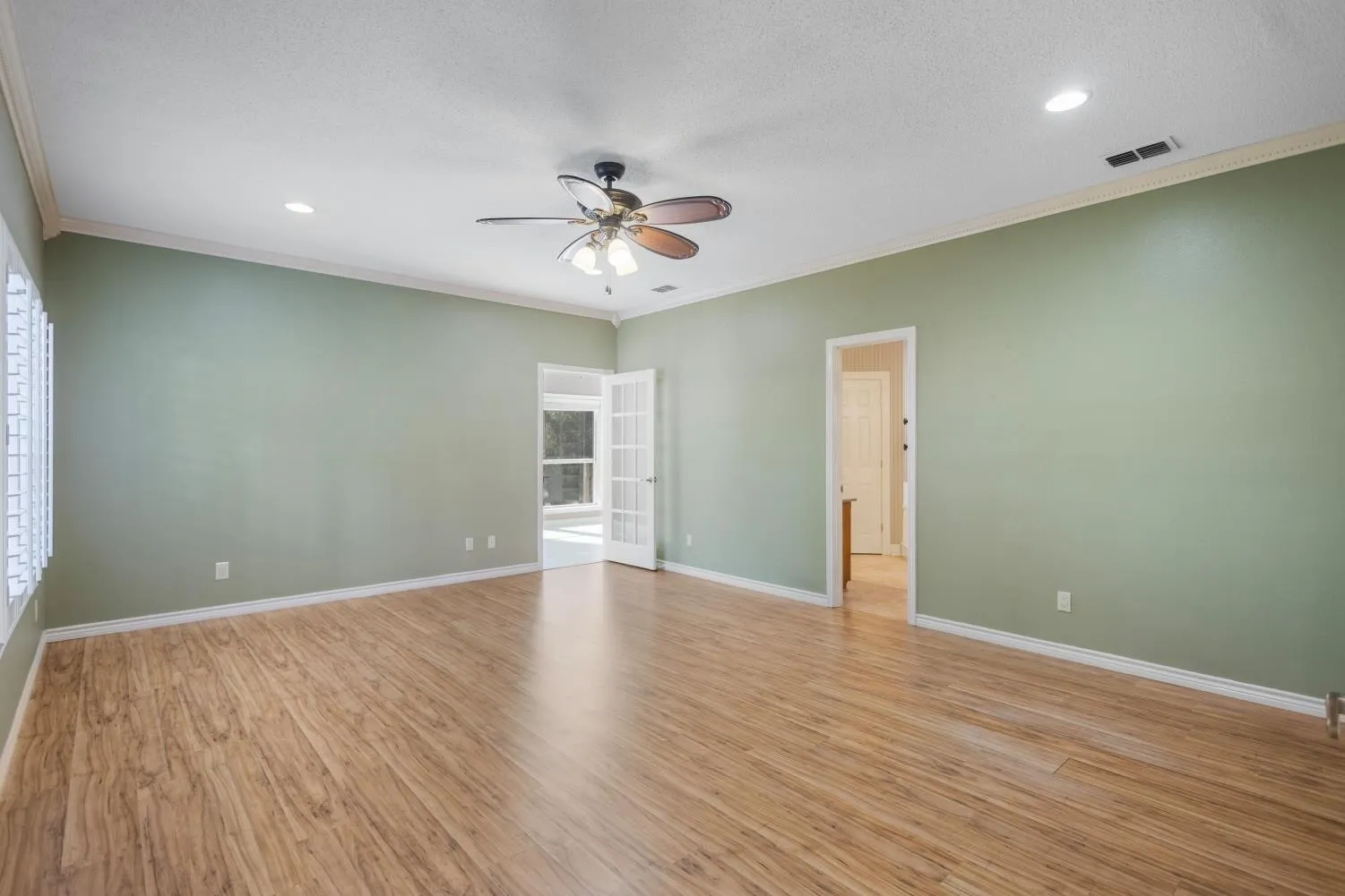 Single Family Residence For Sale in Smith County , 15050 Boaz Lane, Lindale, Texas 75771, 3 Bedroom, 2 Bathroom, 2 Garage spaces, 2,684 Sqft, built in 1998, mls#21337576, Real Estate Agent in Lindale, Homes For Sale in Smith county, Homes For Sale in Lindale, Realtor in Lindale Texas, Real Estate Brokerage Independent Realty Texas, Luminita Cordes Realtor