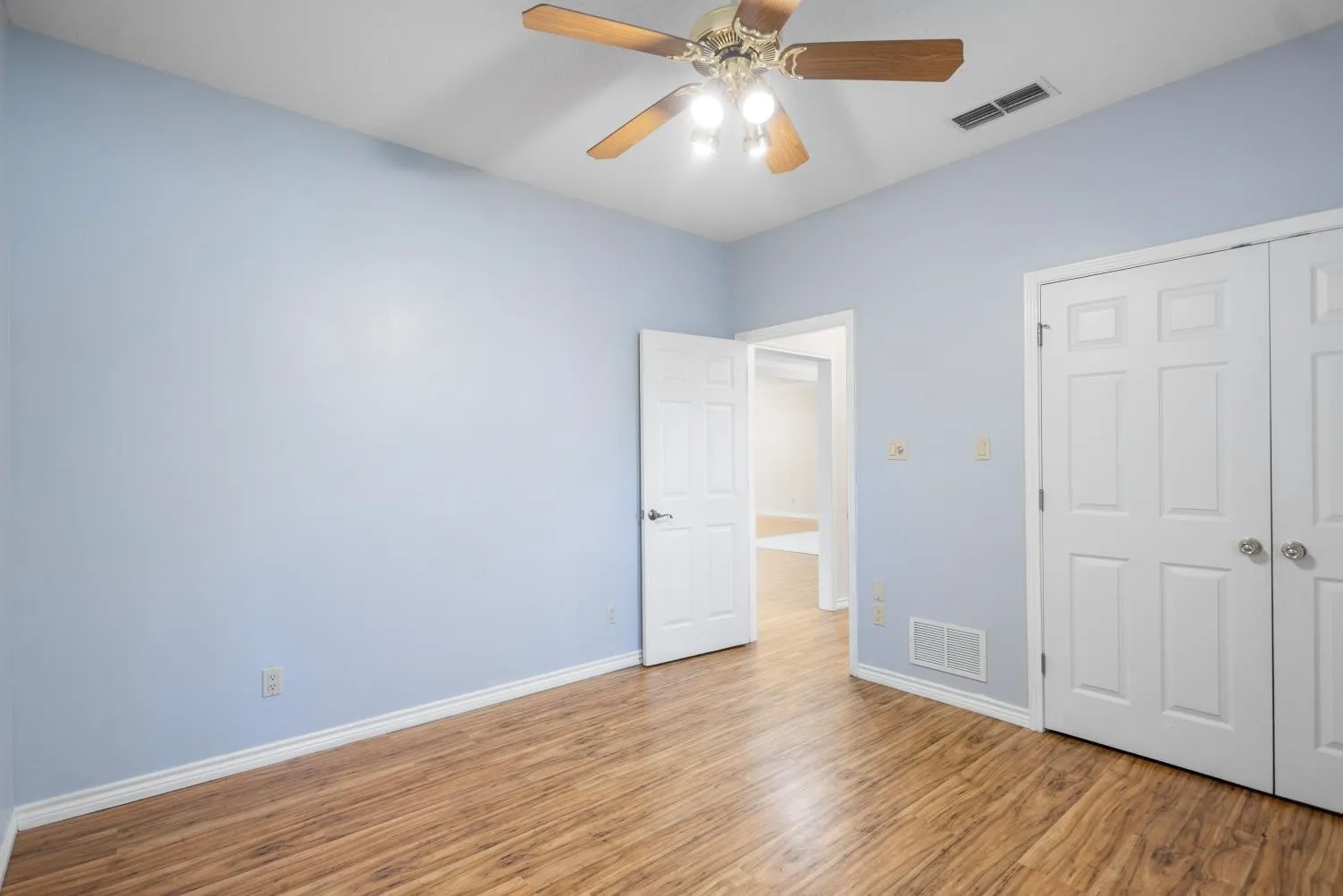 Single Family Residence For Sale in Smith County , 15050 Boaz Lane, Lindale, Texas 75771, 3 Bedroom, 2 Bathroom, 2 Garage spaces, 2,684 Sqft, built in 1998, mls#21337576, Real Estate Agent in Lindale, Homes For Sale in Smith county, Homes For Sale in Lindale, Realtor in Lindale Texas, Real Estate Brokerage Independent Realty Texas, Luminita Cordes Realtor