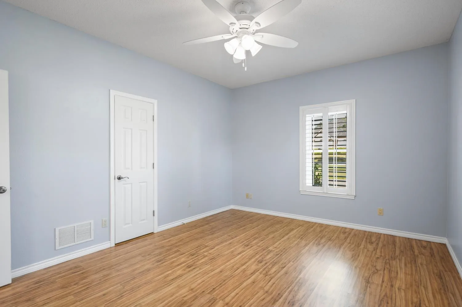 Single Family Residence For Sale in Smith County , 15050 Boaz Lane, Lindale, Texas 75771, 3 Bedroom, 2 Bathroom, 2 Garage spaces, 2,684 Sqft, built in 1998, mls#21337576, Real Estate Agent in Lindale, Homes For Sale in Smith county, Homes For Sale in Lindale, Realtor in Lindale Texas, Real Estate Brokerage Independent Realty Texas, Luminita Cordes Realtor