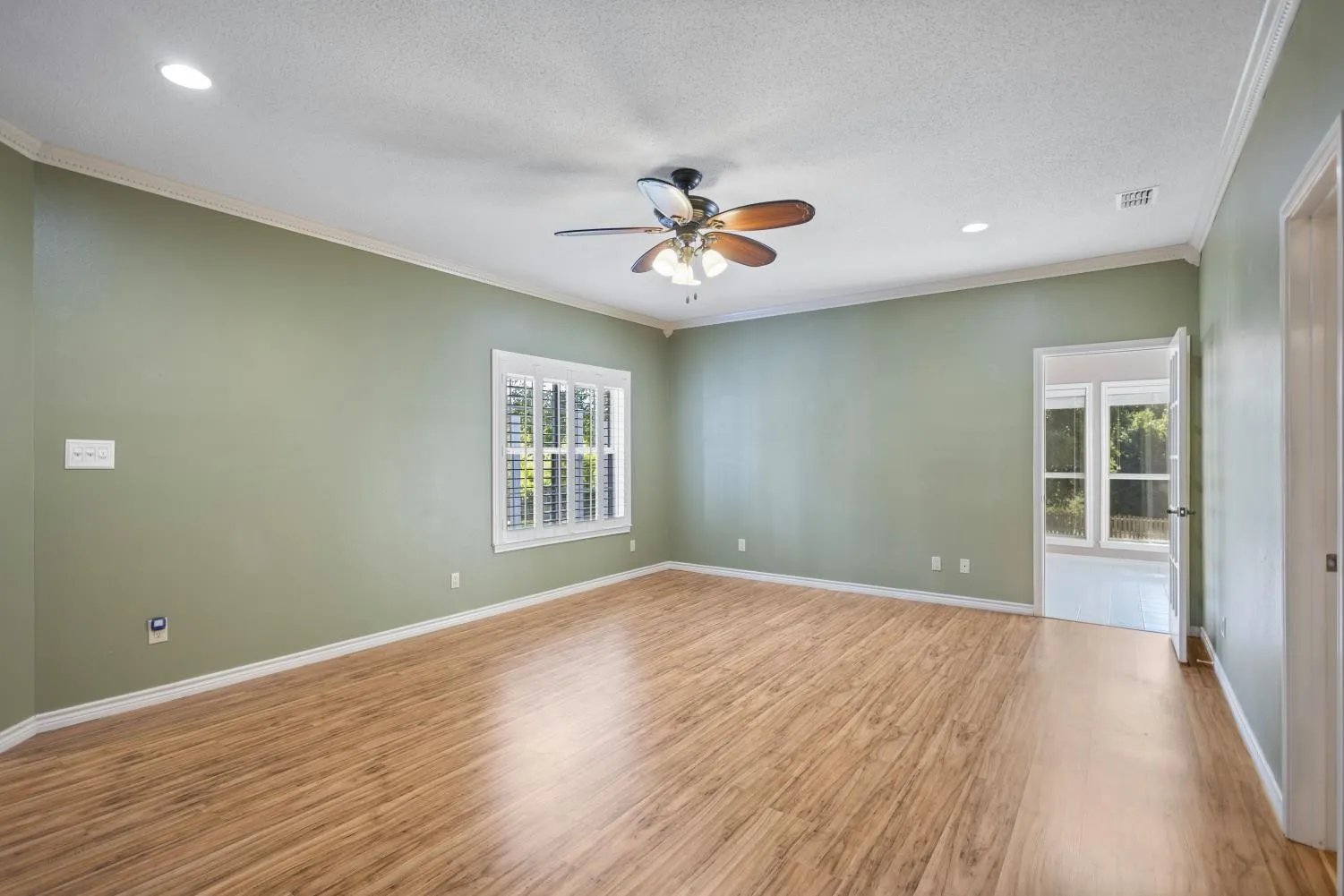 Single Family Residence For Sale in Smith County , 15050 Boaz Lane, Lindale, Texas 75771, 3 Bedroom, 2 Bathroom, 2 Garage spaces, 2,684 Sqft, built in 1998, mls#21337576, Real Estate Agent in Lindale, Homes For Sale in Smith county, Homes For Sale in Lindale, Realtor in Lindale Texas, Real Estate Brokerage Independent Realty Texas, Luminita Cordes Realtor