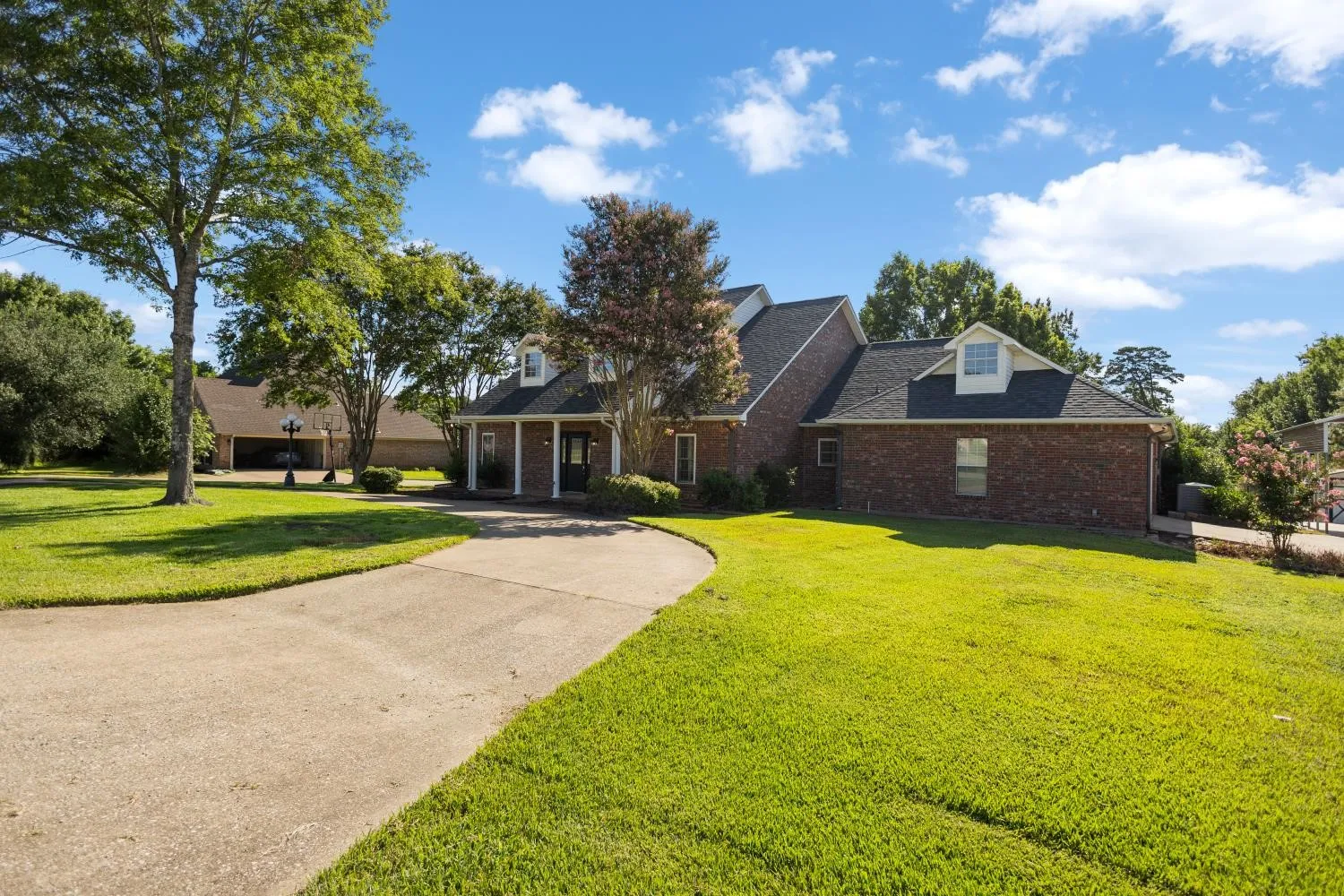 Single Family Residence For Sale in Smith County , 15050 Boaz Lane, Lindale, Texas 75771, 3 Bedroom, 2 Bathroom, 2 Garage spaces, 2,684 Sqft, built in 1998, mls#21337576, Real Estate Agent in Lindale, Homes For Sale in Smith county, Homes For Sale in Lindale, Realtor in Lindale Texas, Real Estate Brokerage Independent Realty Texas, Luminita Cordes Realtor
