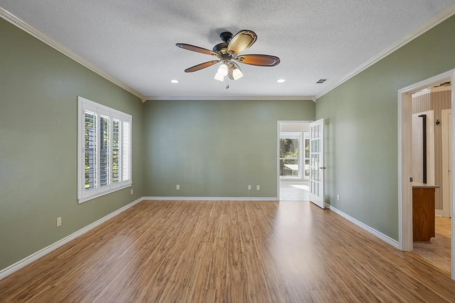 Single Family Residence For Sale in Smith County , 15050 Boaz Lane, Lindale, Texas 75771, 3 Bedroom, 2 Bathroom, 2 Garage spaces, 2,684 Sqft, built in 1998, mls#21337576, Real Estate Agent in Lindale, Homes For Sale in Smith county, Homes For Sale in Lindale, Realtor in Lindale Texas, Real Estate Brokerage Independent Realty Texas, Luminita Cordes Realtor