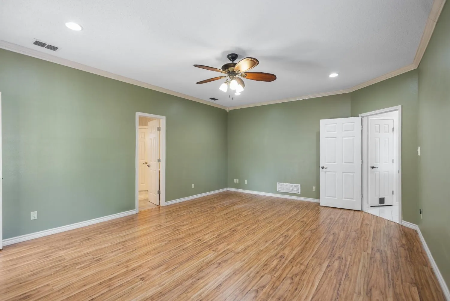 Single Family Residence For Sale in Smith County , 15050 Boaz Lane, Lindale, Texas 75771, 3 Bedroom, 2 Bathroom, 2 Garage spaces, 2,684 Sqft, built in 1998, mls#21337576, Real Estate Agent in Lindale, Homes For Sale in Smith county, Homes For Sale in Lindale, Realtor in Lindale Texas, Real Estate Brokerage Independent Realty Texas, Luminita Cordes Realtor