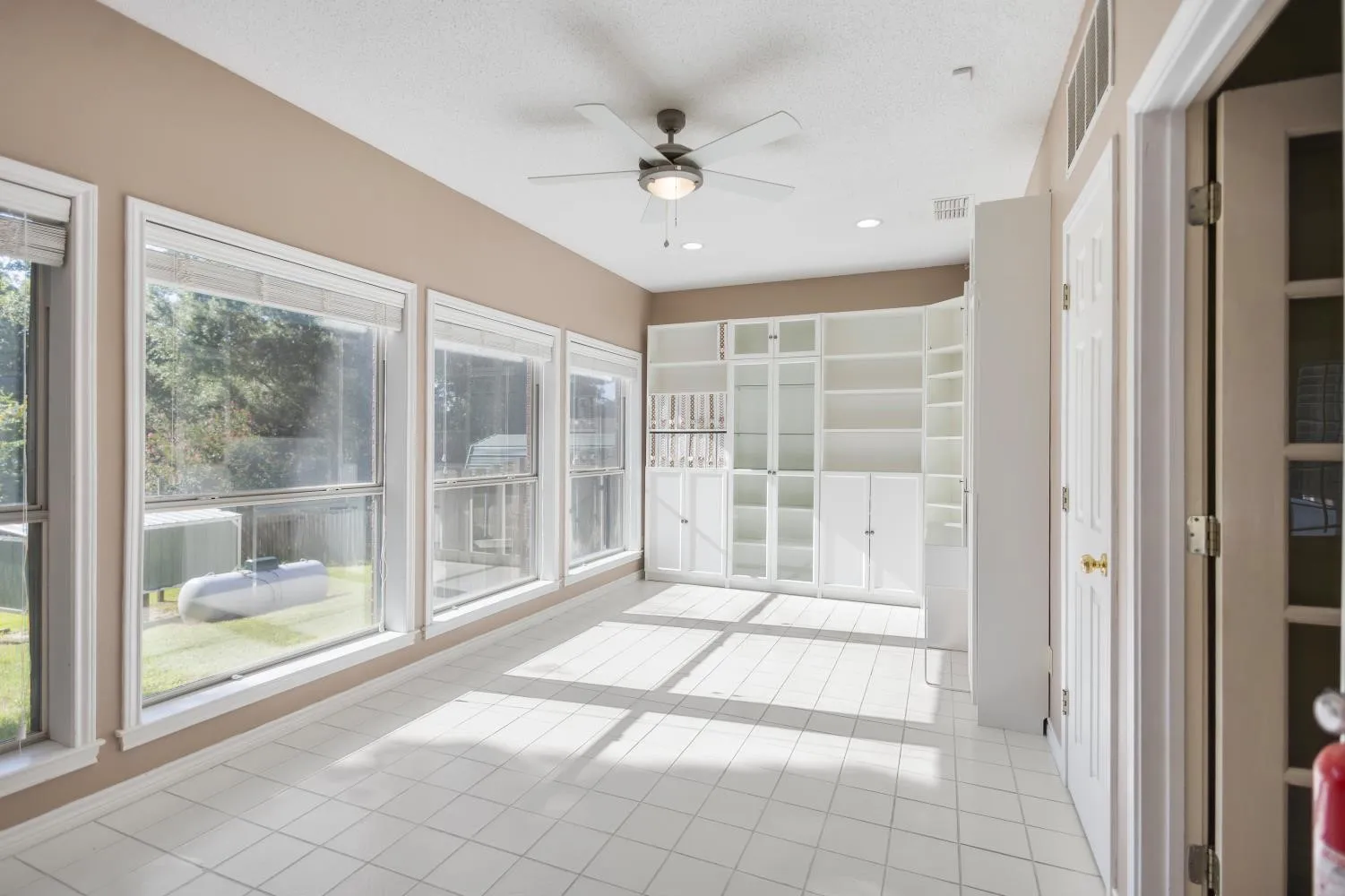 Single Family Residence For Sale in Smith County , 15050 Boaz Lane, Lindale, Texas 75771, 3 Bedroom, 2 Bathroom, 2 Garage spaces, 2,684 Sqft, built in 1998, mls#21337576, Real Estate Agent in Lindale, Homes For Sale in Smith county, Homes For Sale in Lindale, Realtor in Lindale Texas, Real Estate Brokerage Independent Realty Texas, Luminita Cordes Realtor
