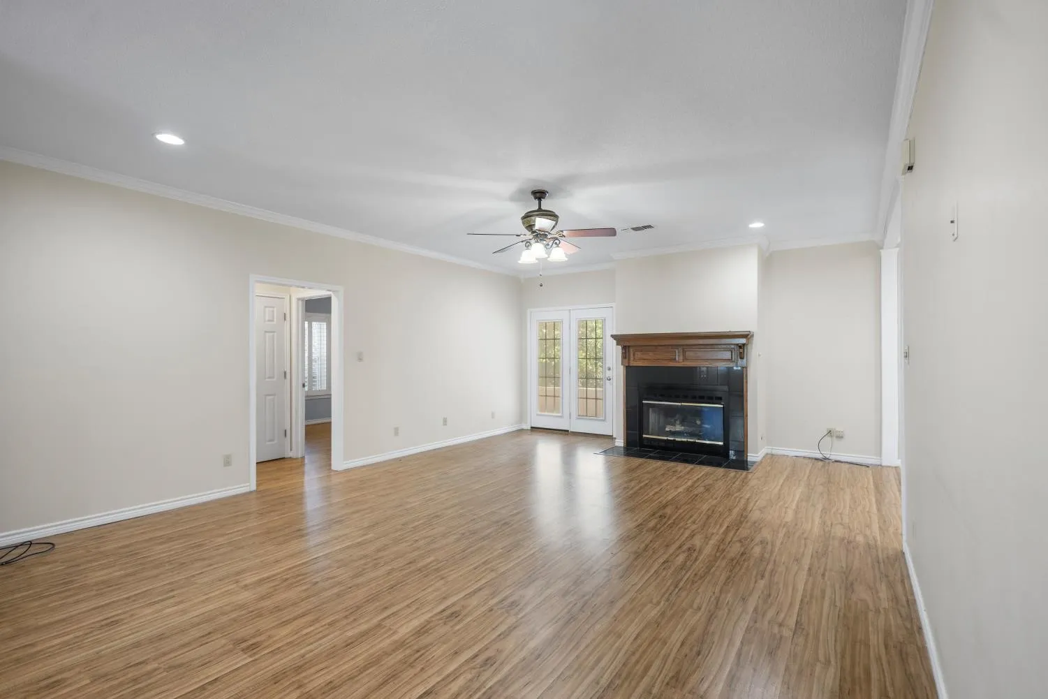 Single Family Residence For Sale in Smith County , 15050 Boaz Lane, Lindale, Texas 75771, 3 Bedroom, 2 Bathroom, 2 Garage spaces, 2,684 Sqft, built in 1998, mls#21337576, Real Estate Agent in Lindale, Homes For Sale in Smith county, Homes For Sale in Lindale, Realtor in Lindale Texas, Real Estate Brokerage Independent Realty Texas, Luminita Cordes Realtor