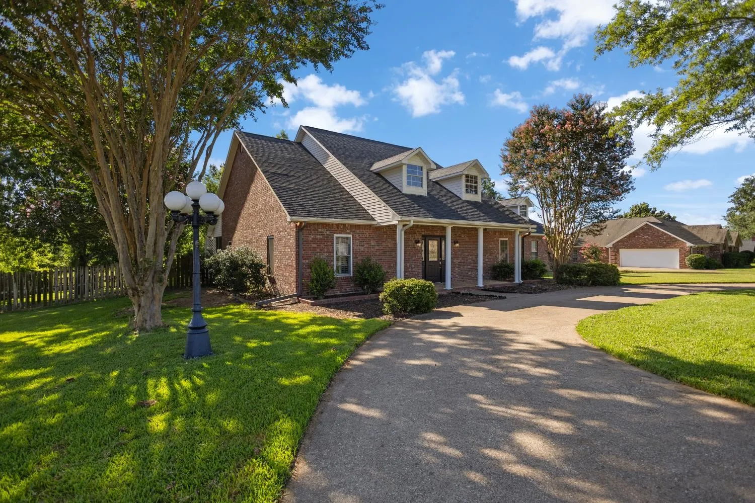 Single Family Residence For Sale in Smith County , 15050 Boaz Lane, Lindale, Texas 75771, 3 Bedroom, 2 Bathroom, 2 Garage spaces, 2,684 Sqft, built in 1998, mls#21337576, Real Estate Agent in Lindale, Homes For Sale in Smith county, Homes For Sale in Lindale, Realtor in Lindale Texas, Real Estate Brokerage Independent Realty Texas, Luminita Cordes Realtor