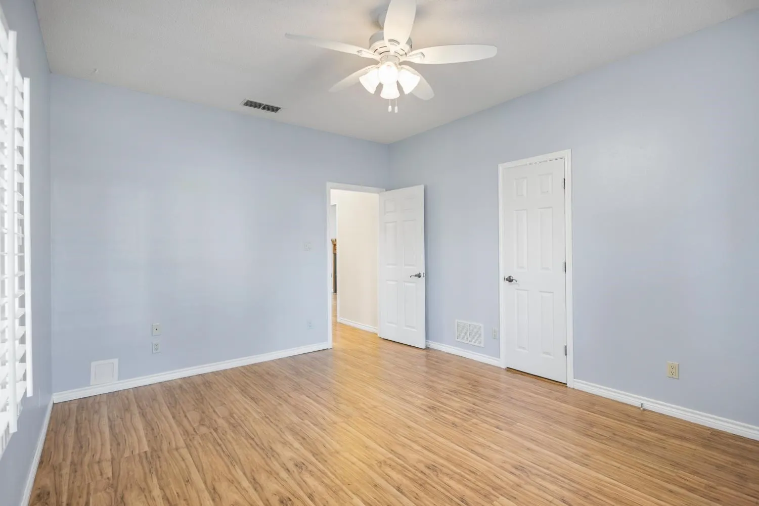 Single Family Residence For Sale in Smith County , 15050 Boaz Lane, Lindale, Texas 75771, 3 Bedroom, 2 Bathroom, 2 Garage spaces, 2,684 Sqft, built in 1998, mls#21337576, Real Estate Agent in Lindale, Homes For Sale in Smith county, Homes For Sale in Lindale, Realtor in Lindale Texas, Real Estate Brokerage Independent Realty Texas, Luminita Cordes Realtor