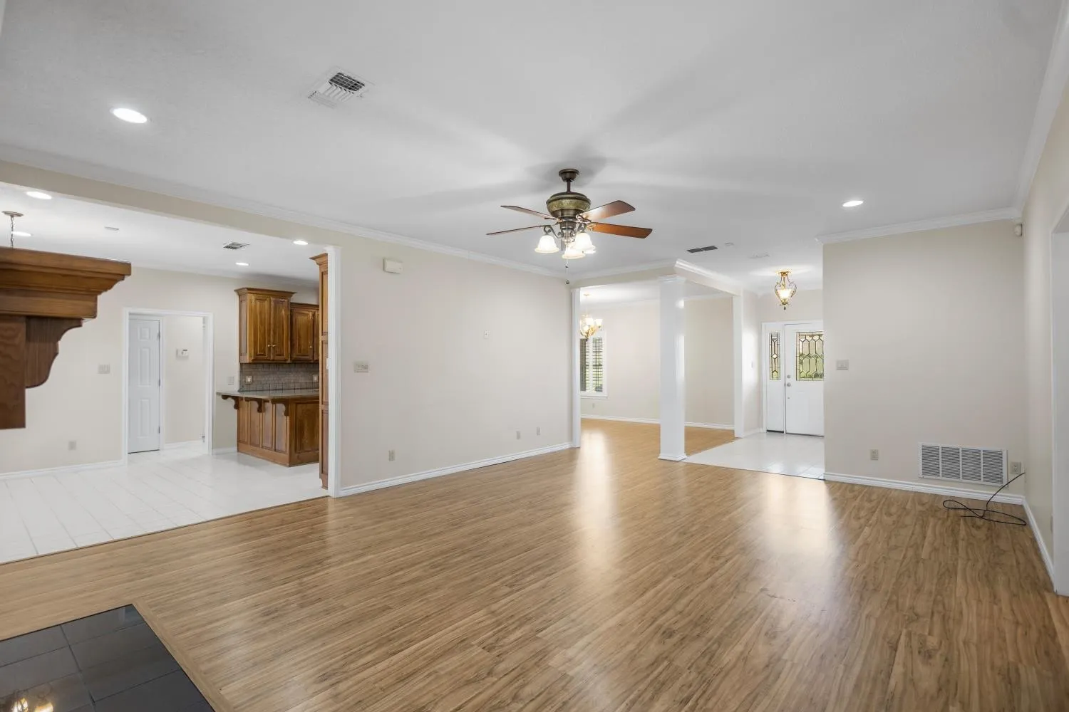 Single Family Residence For Sale in Smith County , 15050 Boaz Lane, Lindale, Texas 75771, 3 Bedroom, 2 Bathroom, 2 Garage spaces, 2,684 Sqft, built in 1998, mls#21337576, Real Estate Agent in Lindale, Homes For Sale in Smith county, Homes For Sale in Lindale, Realtor in Lindale Texas, Real Estate Brokerage Independent Realty Texas, Luminita Cordes Realtor