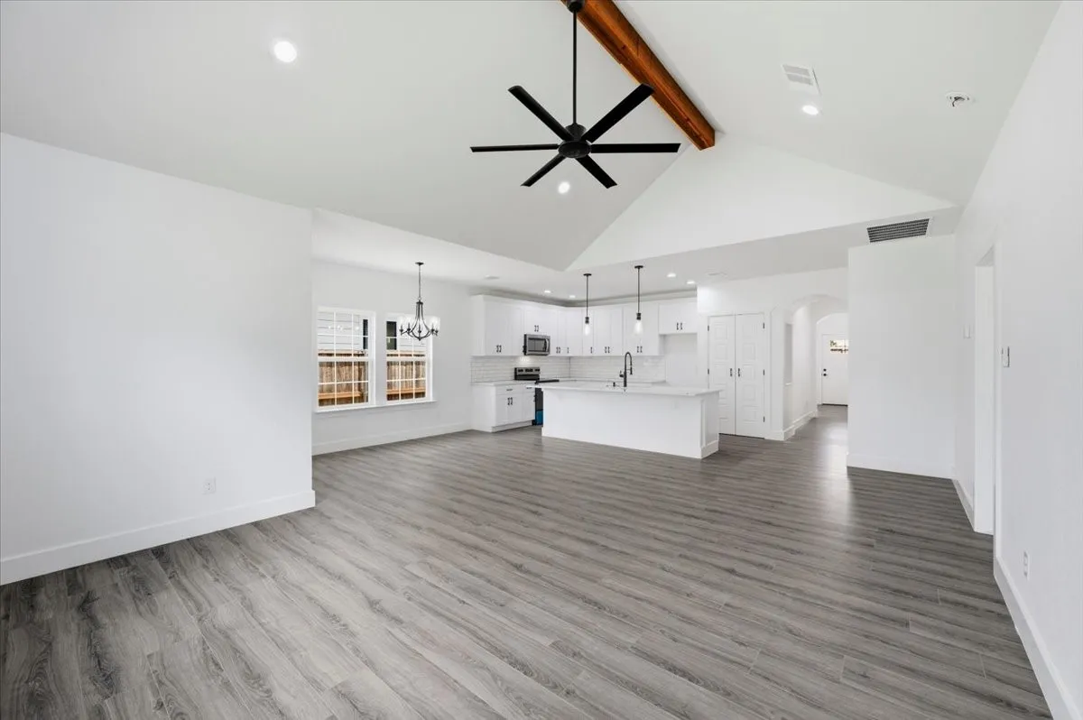 Single Family Residence For Sale in Hood County , 3005 Centaurus Way, Granbury, Texas 76048, 4 Bedroom, 2 Bathroom, 2 Garage spaces, 1,668 Sqft, built in 2025, mls#21336952, Real Estate Agent in Granbury, Homes For Sale in Hood county, Homes For Sale in Granbury, Realtor in Granbury Texas, Real Estate Brokerage Independent Realty Texas, Luminita Cordes Realtor