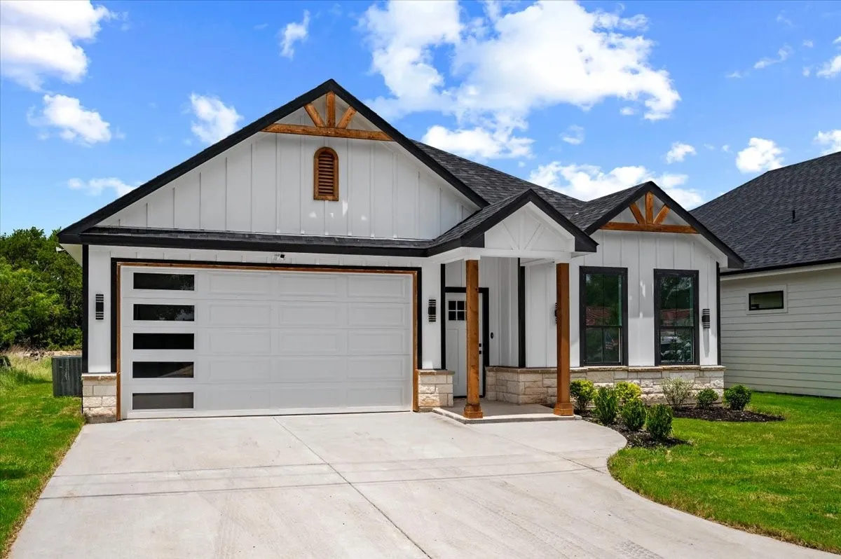 Single Family Residence For Sale in Hood County , 3005 Centaurus Way, Granbury, Texas 76048, 4 Bedroom, 2 Bathroom, 2 Garage spaces, 1,668 Sqft, built in 2025, mls#21336952, Real Estate Agent in Granbury, Homes For Sale in Hood county, Homes For Sale in Granbury, Realtor in Granbury Texas, Real Estate Brokerage Independent Realty Texas, Luminita Cordes Realtor