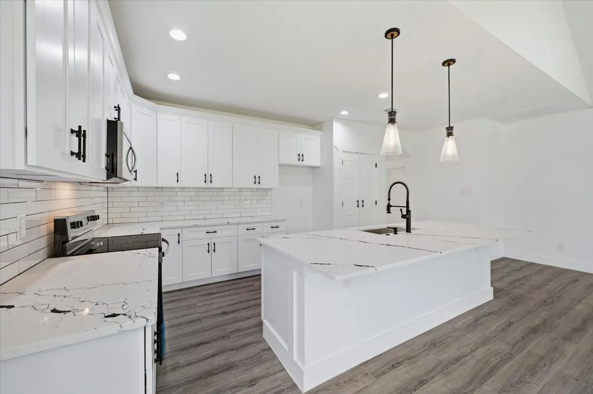 Single Family Residence For Sale in Hood County , 3005 Centaurus Way, Granbury, Texas 76048, 4 Bedroom, 2 Bathroom, 2 Garage spaces, 1,668 Sqft, built in 2025, mls#21336952, Real Estate Agent in Granbury, Homes For Sale in Hood county, Homes For Sale in Granbury, Realtor in Granbury Texas, Real Estate Brokerage Independent Realty Texas, Luminita Cordes Realtor