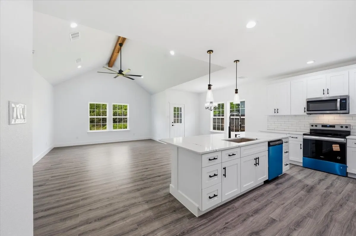 Single Family Residence For Sale in Hood County , 3005 Centaurus Way, Granbury, Texas 76048, 4 Bedroom, 2 Bathroom, 2 Garage spaces, 1,668 Sqft, built in 2025, mls#21336952, Real Estate Agent in Granbury, Homes For Sale in Hood county, Homes For Sale in Granbury, Realtor in Granbury Texas, Real Estate Brokerage Independent Realty Texas, Luminita Cordes Realtor