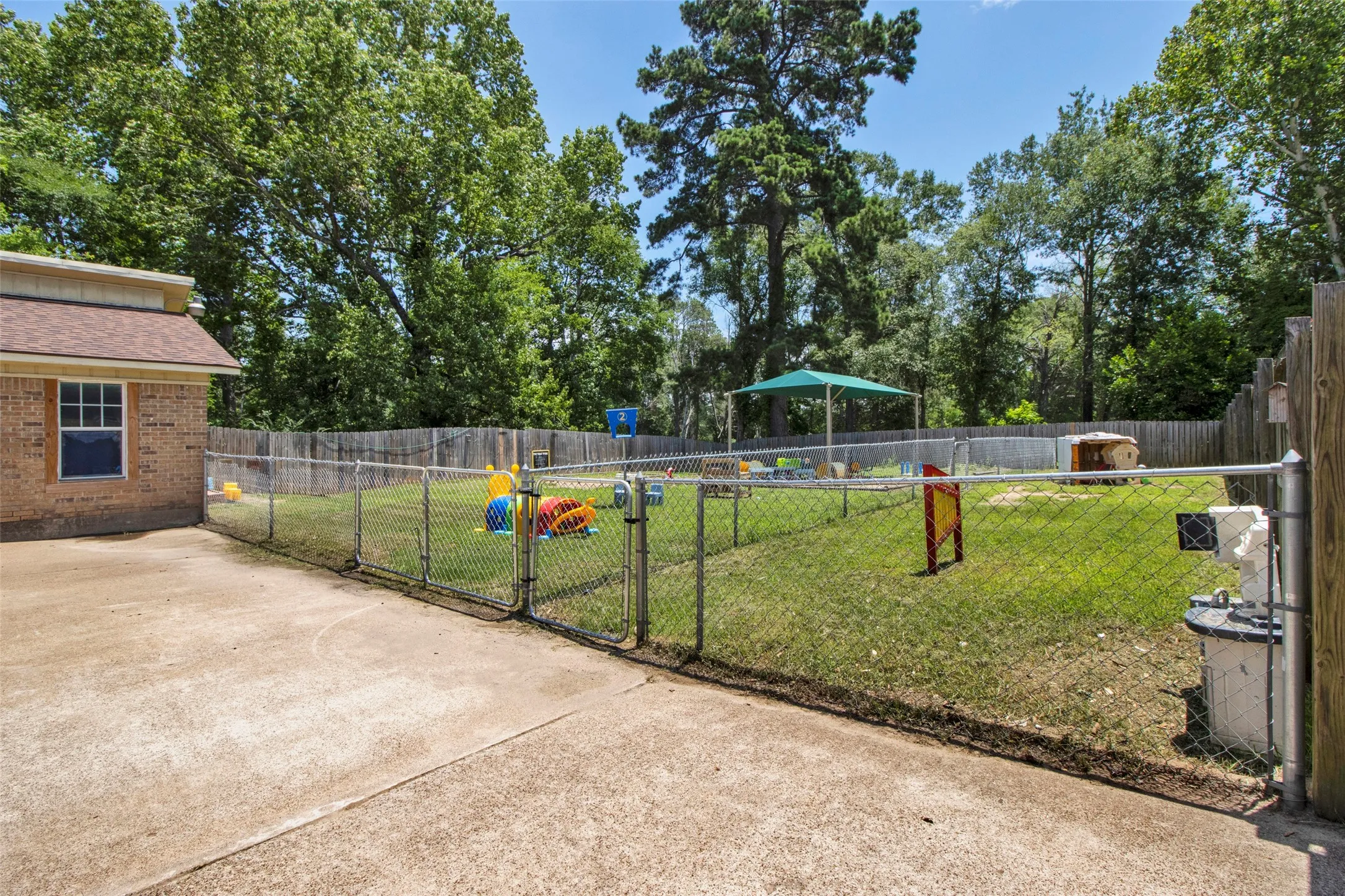 Business For Rent in Rusk County , 413 State Highway 323 E, Overton, Texas 75684, 0, 0, Garage spaces, 0 Sqft, built in 2005, mls#21337579, Real Estate Agent in Overton, Homes For Rent in Rusk county, Homes For Rent in Overton, Realtor in Overton Texas, Real Estate Brokerage Independent Realty Texas, Luminita Cordes Realtor