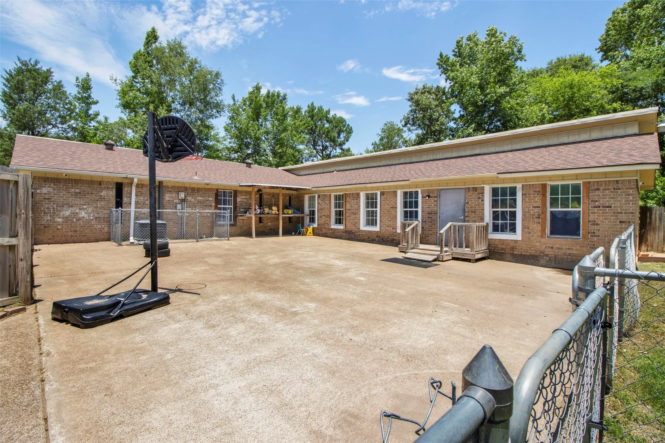 Business For Rent in Rusk County , 413 State Highway 323 E, Overton, Texas 75684, 0, 0, Garage spaces, 0 Sqft, built in 2005, mls#21337579, Real Estate Agent in Overton, Homes For Rent in Rusk county, Homes For Rent in Overton, Realtor in Overton Texas, Real Estate Brokerage Independent Realty Texas, Luminita Cordes Realtor