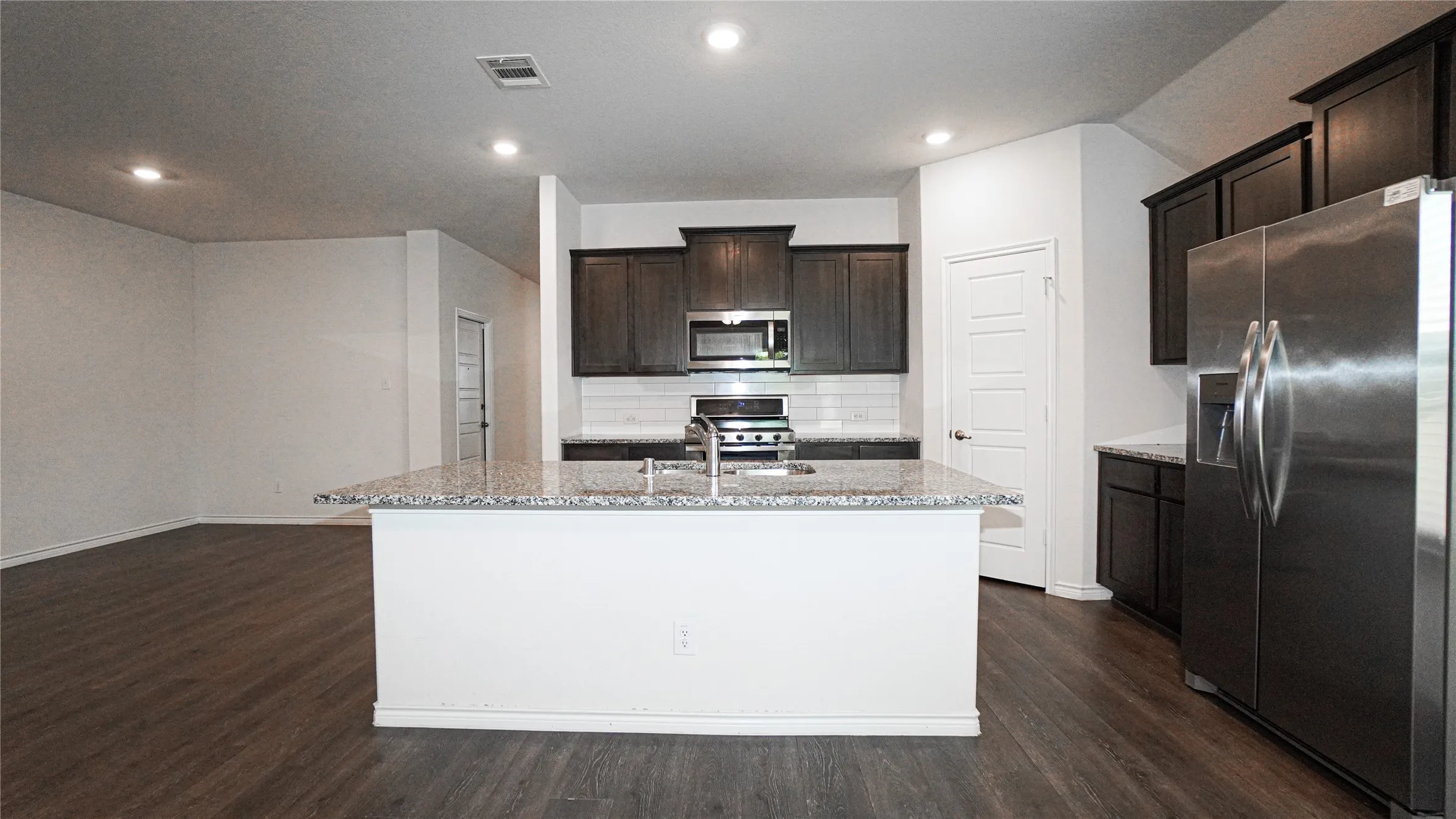Single Family Residence For Rent in Rockwall County , 871 Philadelphia Street, Fate, Texas 75189, 4 Bedroom, 3 Bathroom, 2 Garage spaces, 2,069 Sqft, built in 2022, mls#21336369, Real Estate Agent in Fate, Homes For Rent in Rockwall county, Homes For Rent in Fate, Realtor in Fate Texas, Real Estate Brokerage Independent Realty Texas, Luminita Cordes Realtor