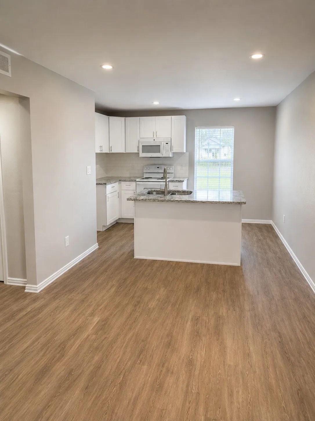 Quadruplex For Rent in Tarrant County , 901 Bessie Street, Fort Worth, Texas 76104, 2 Bedrooms, 1 Bathroom, Garage spaces, 714 Sqft, built in 1966, Price $1,195, mls#21337615, Real Estate Agent in Fort Worth, Homes For Rent in Tarrant county, Homes For Rent in Fort Worth, Realtor in Fort Worth Texas, Real Estate Brokerage Independent Realty Texas, Luminita Cordes Realtor