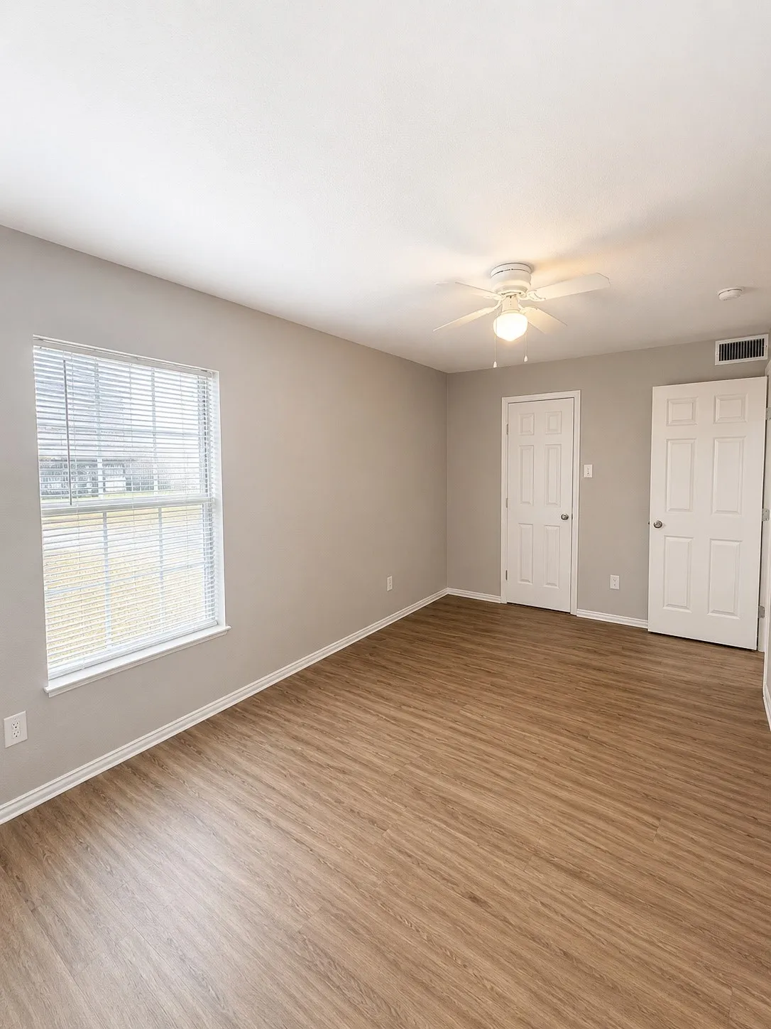 Quadruplex For Rent in Tarrant County , 901 Bessie Street, Fort Worth, Texas 76104, 2 Bedrooms, 1 Bathroom, Garage spaces, 714 Sqft, built in 1966, Price $1,195, mls#21337615, Real Estate Agent in Fort Worth, Homes For Rent in Tarrant county, Homes For Rent in Fort Worth, Realtor in Fort Worth Texas, Real Estate Brokerage Independent Realty Texas, Luminita Cordes Realtor