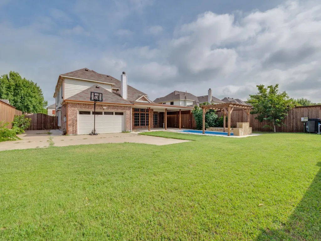 Single Family Residence For Sale in Tarrant County , 2811 Gillespie Lane, Grand Prairie, Texas 75052, 6 Bedroom, 4 Bathroom, 2 Garage spaces, 4,171 Sqft, built in 2006, mls#21334705, Real Estate Agent in Grand Prairie, Homes For Sale in Tarrant county, Homes For Sale in Grand Prairie, Realtor in Grand Prairie Texas, Real Estate Brokerage Independent Realty Texas, Luminita Cordes Realtor