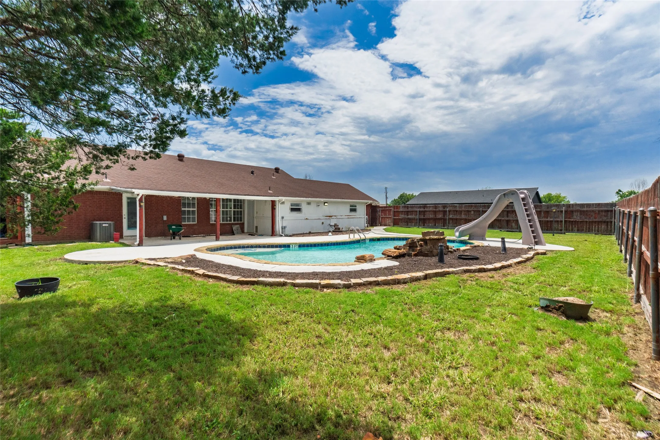 Single Family Residence For Sale in Hunt County , 608 Aldridge Street, Commerce, Texas 75428, 3 Bedroom, 2 Bathroom, 2 Garage spaces, 1,679 Sqft, built in 1999, mls#21337525, Real Estate Agent in Commerce, Homes For Sale in Hunt county, Homes For Sale in Commerce, Realtor in Commerce Texas, Real Estate Brokerage Independent Realty Texas, Luminita Cordes Realtor