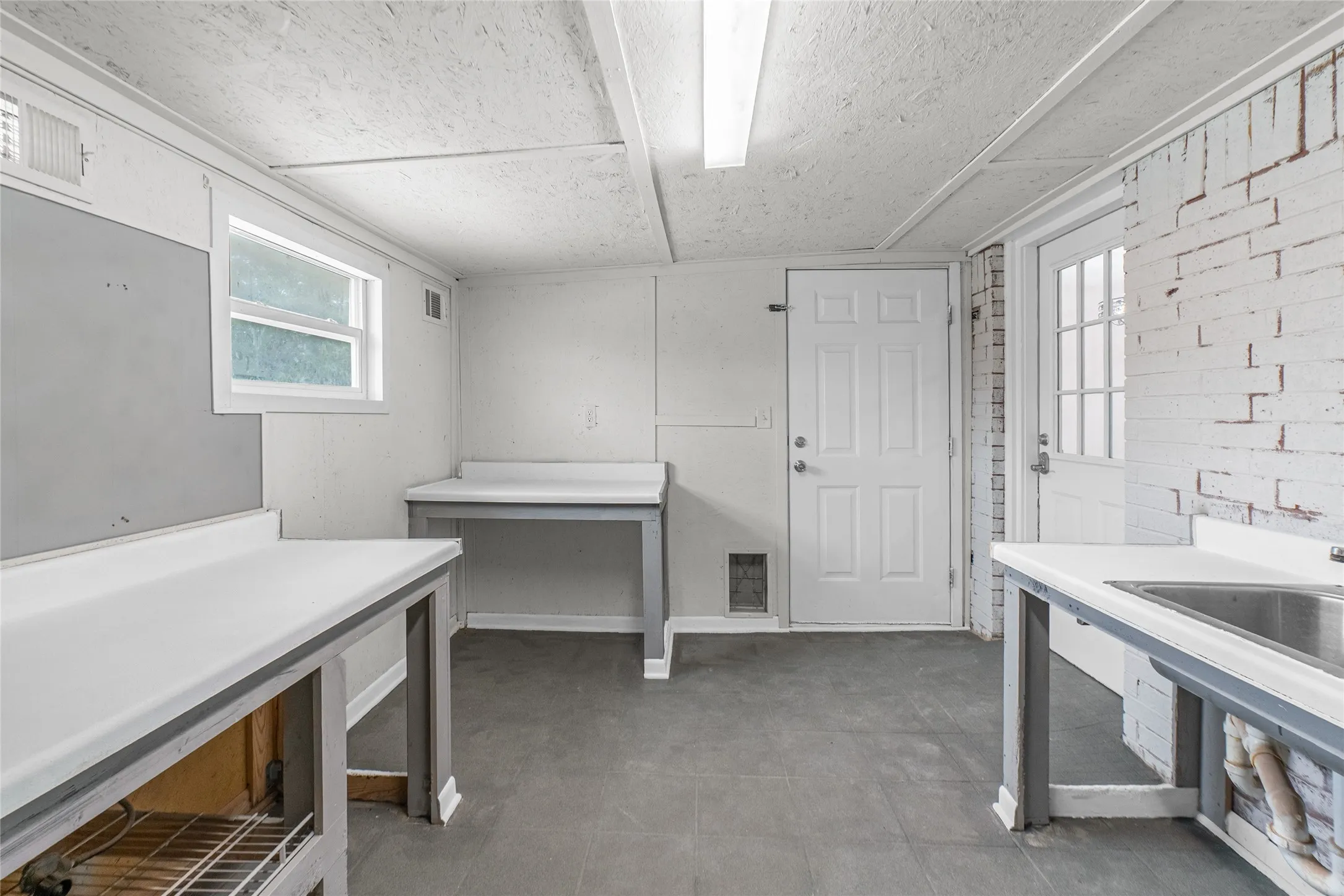 Single Family Residence For Sale in Hunt County , 608 Aldridge Street, Commerce, Texas 75428, 3 Bedroom, 2 Bathroom, 2 Garage spaces, 1,679 Sqft, built in 1999, mls#21337525, Real Estate Agent in Commerce, Homes For Sale in Hunt county, Homes For Sale in Commerce, Realtor in Commerce Texas, Real Estate Brokerage Independent Realty Texas, Luminita Cordes Realtor
