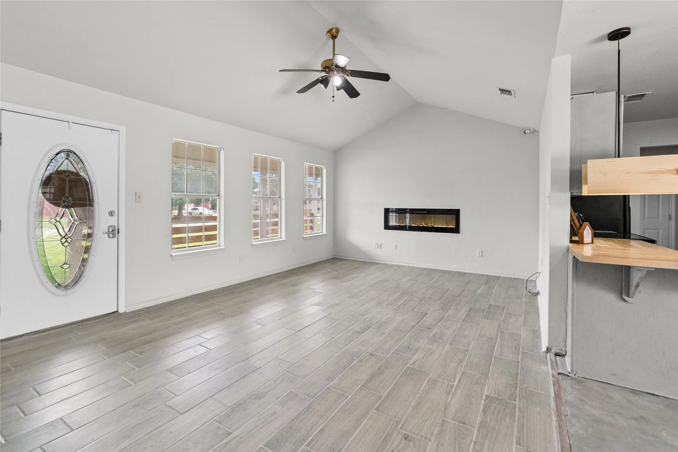 Single Family Residence For Sale in Hunt County , 608 Aldridge Street, Commerce, Texas 75428, 3 Bedroom, 2 Bathroom, 2 Garage spaces, 1,679 Sqft, built in 1999, mls#21337525, Real Estate Agent in Commerce, Homes For Sale in Hunt county, Homes For Sale in Commerce, Realtor in Commerce Texas, Real Estate Brokerage Independent Realty Texas, Luminita Cordes Realtor