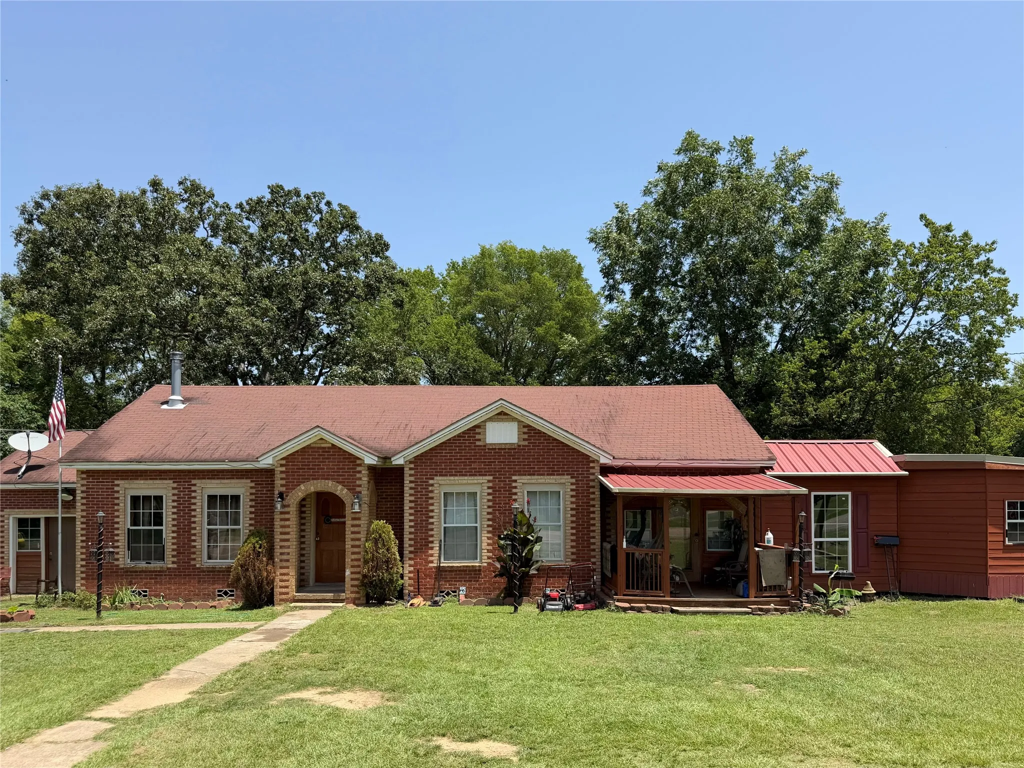 Single Family Residence For Sale in Cass County , 140 S Main Street, Avinger, Texas 75630, 4 Bedroom, 2 Bathroom, Garage spaces, 3,028 Sqft, built in 1950, mls#21337470, Real Estate Agent in Avinger, Homes For Sale in Cass county, Homes For Sale in Avinger, Realtor in Avinger Texas, Real Estate Brokerage Independent Realty Texas, Luminita Cordes Realtor