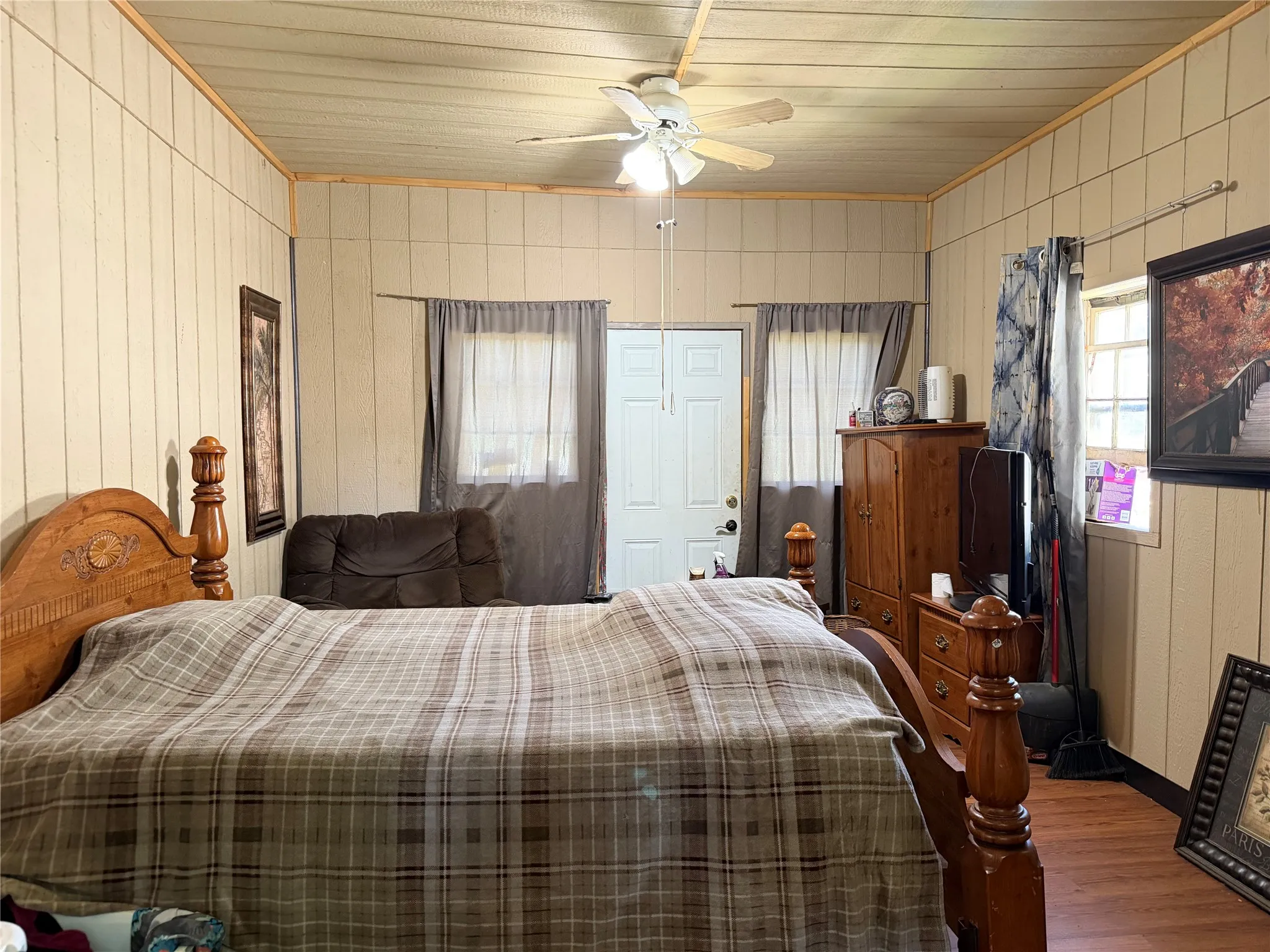 BEDROOM IN MAIN HOUSE