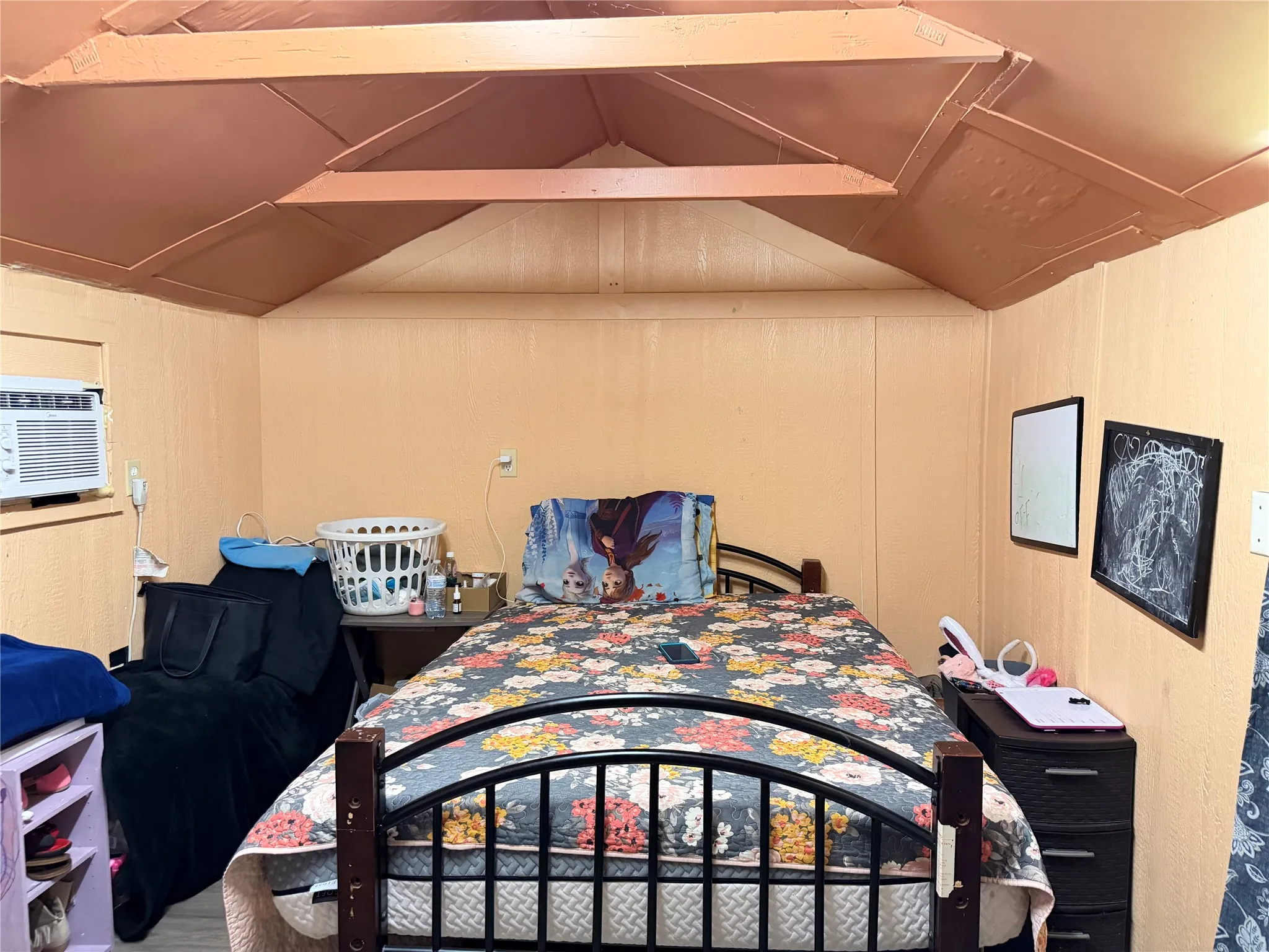 BEDROOM IN TINY HOME