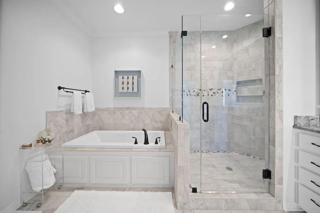 Single Family Residence For Sale in Smith County , 120 Marina Drive, Bullard, Texas 75757, 4 Bedroom, 4 Bathroom, 3 Garage spaces, 3,683 Sqft, built in 2007, mls#21335478, Real Estate Agent in Bullard, Homes For Sale in Smith county, Homes For Sale in Bullard, Realtor in Bullard Texas, Real Estate Brokerage Independent Realty Texas, Luminita Cordes Realtor