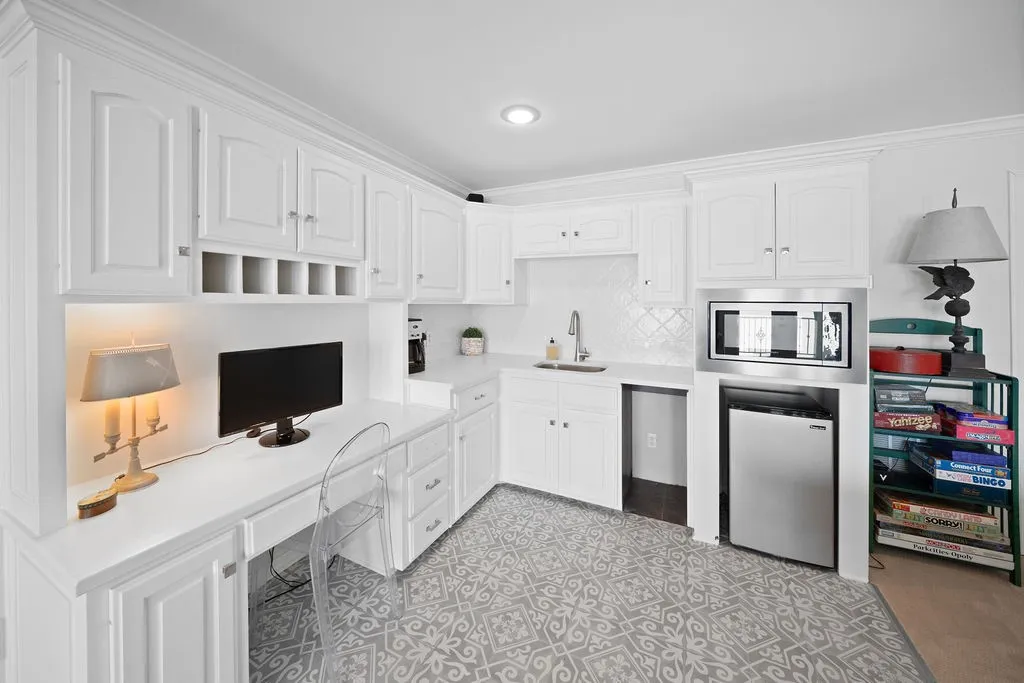 Single Family Residence For Sale in Smith County , 120 Marina Drive, Bullard, Texas 75757, 4 Bedroom, 4 Bathroom, 3 Garage spaces, 3,683 Sqft, built in 2007, mls#21335478, Real Estate Agent in Bullard, Homes For Sale in Smith county, Homes For Sale in Bullard, Realtor in Bullard Texas, Real Estate Brokerage Independent Realty Texas, Luminita Cordes Realtor