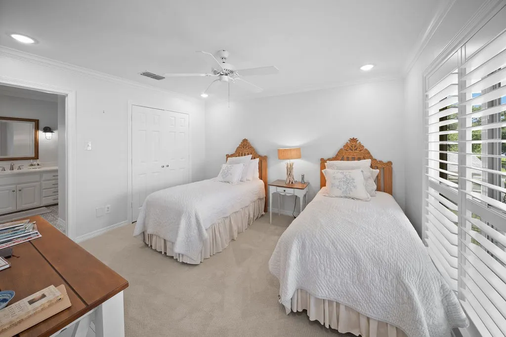 Single Family Residence For Sale in Smith County , 120 Marina Drive, Bullard, Texas 75757, 4 Bedroom, 4 Bathroom, 3 Garage spaces, 3,683 Sqft, built in 2007, mls#21335478, Real Estate Agent in Bullard, Homes For Sale in Smith county, Homes For Sale in Bullard, Realtor in Bullard Texas, Real Estate Brokerage Independent Realty Texas, Luminita Cordes Realtor