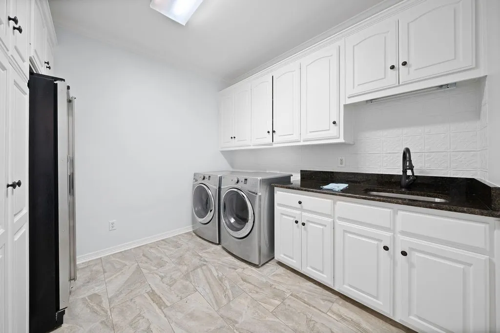 Single Family Residence For Sale in Smith County , 120 Marina Drive, Bullard, Texas 75757, 4 Bedroom, 4 Bathroom, 3 Garage spaces, 3,683 Sqft, built in 2007, mls#21335478, Real Estate Agent in Bullard, Homes For Sale in Smith county, Homes For Sale in Bullard, Realtor in Bullard Texas, Real Estate Brokerage Independent Realty Texas, Luminita Cordes Realtor