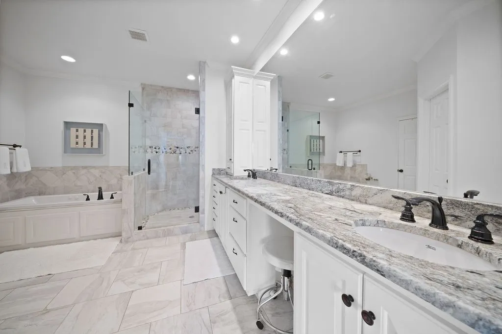 Single Family Residence For Sale in Smith County , 120 Marina Drive, Bullard, Texas 75757, 4 Bedroom, 4 Bathroom, 3 Garage spaces, 3,683 Sqft, built in 2007, mls#21335478, Real Estate Agent in Bullard, Homes For Sale in Smith county, Homes For Sale in Bullard, Realtor in Bullard Texas, Real Estate Brokerage Independent Realty Texas, Luminita Cordes Realtor