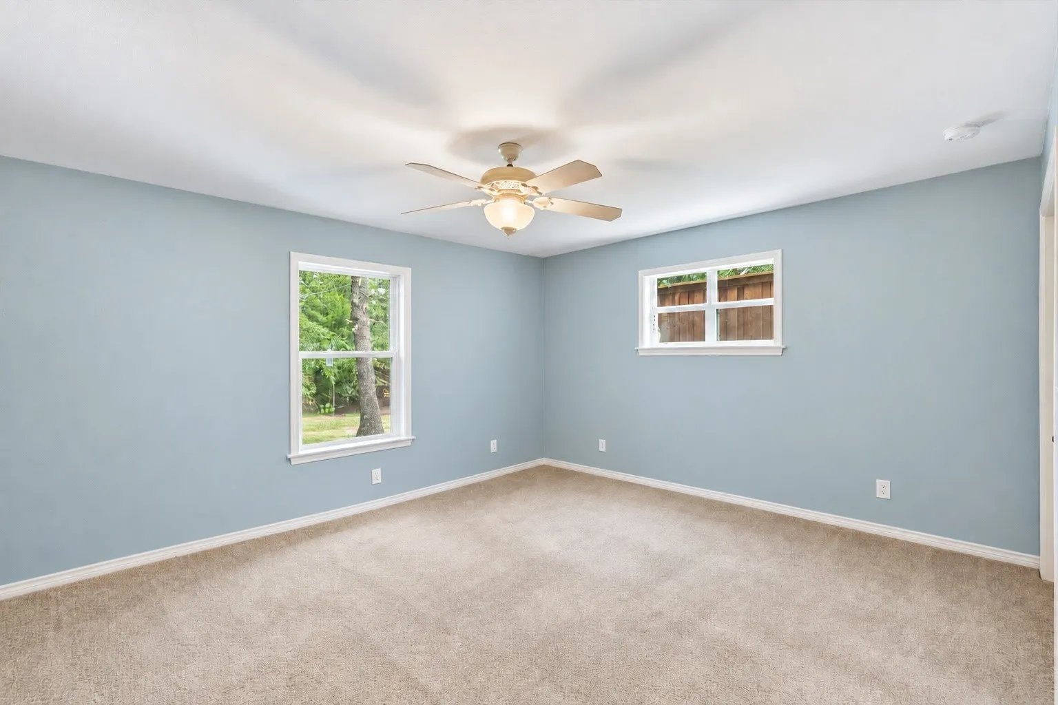 Single Family Residence For Sale in Tarrant County , 2930 Peninsula Drive, Grapevine, Texas 76051, 5 Bedroom, 5 Bathroom, 2 Garage spaces, 4,177 Sqft, built in 1992, mls#21335081, Real Estate Agent in Grapevine, Homes For Sale in Tarrant county, Homes For Sale in Grapevine, Realtor in Grapevine Texas, Real Estate Brokerage Independent Realty Texas, Luminita Cordes Realtor