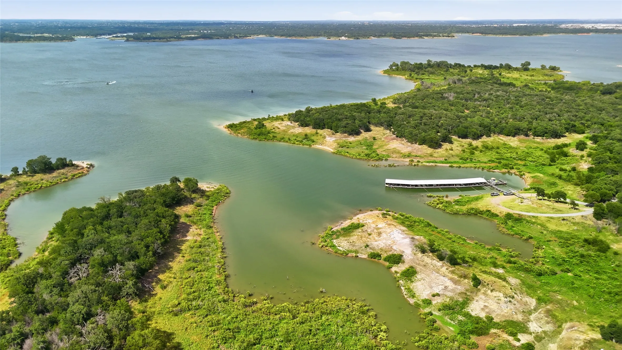 Single Family Residence For Sale in Tarrant County , 2930 Peninsula Drive, Grapevine, Texas 76051, 5 Bedroom, 5 Bathroom, 2 Garage spaces, 4,177 Sqft, built in 1992, mls#21335081, Real Estate Agent in Grapevine, Homes For Sale in Tarrant county, Homes For Sale in Grapevine, Realtor in Grapevine Texas, Real Estate Brokerage Independent Realty Texas, Luminita Cordes Realtor
