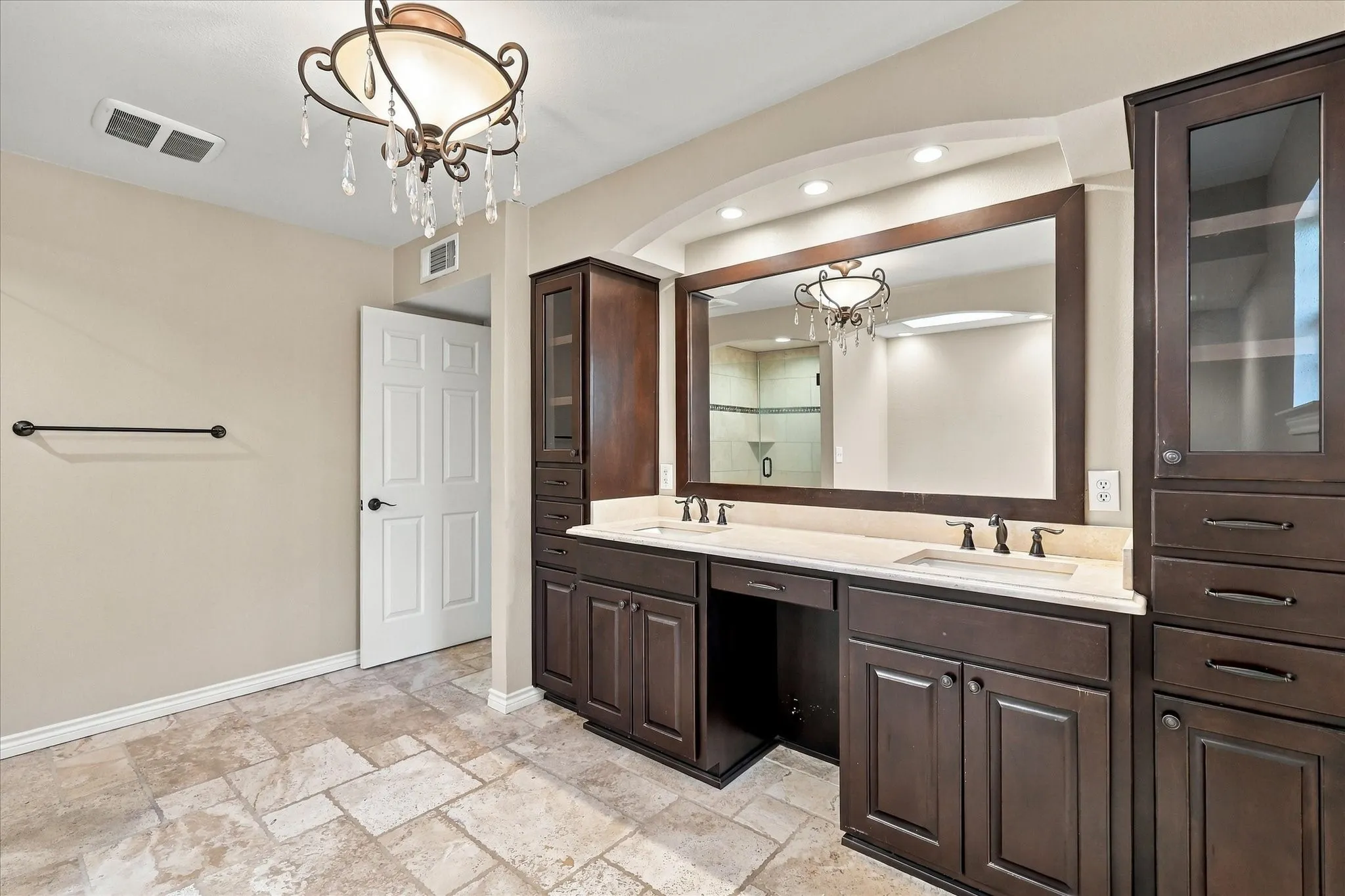 Single Family Residence For Sale in Tarrant County , 2930 Peninsula Drive, Grapevine, Texas 76051, 5 Bedroom, 5 Bathroom, 2 Garage spaces, 4,177 Sqft, built in 1992, mls#21335081, Real Estate Agent in Grapevine, Homes For Sale in Tarrant county, Homes For Sale in Grapevine, Realtor in Grapevine Texas, Real Estate Brokerage Independent Realty Texas, Luminita Cordes Realtor