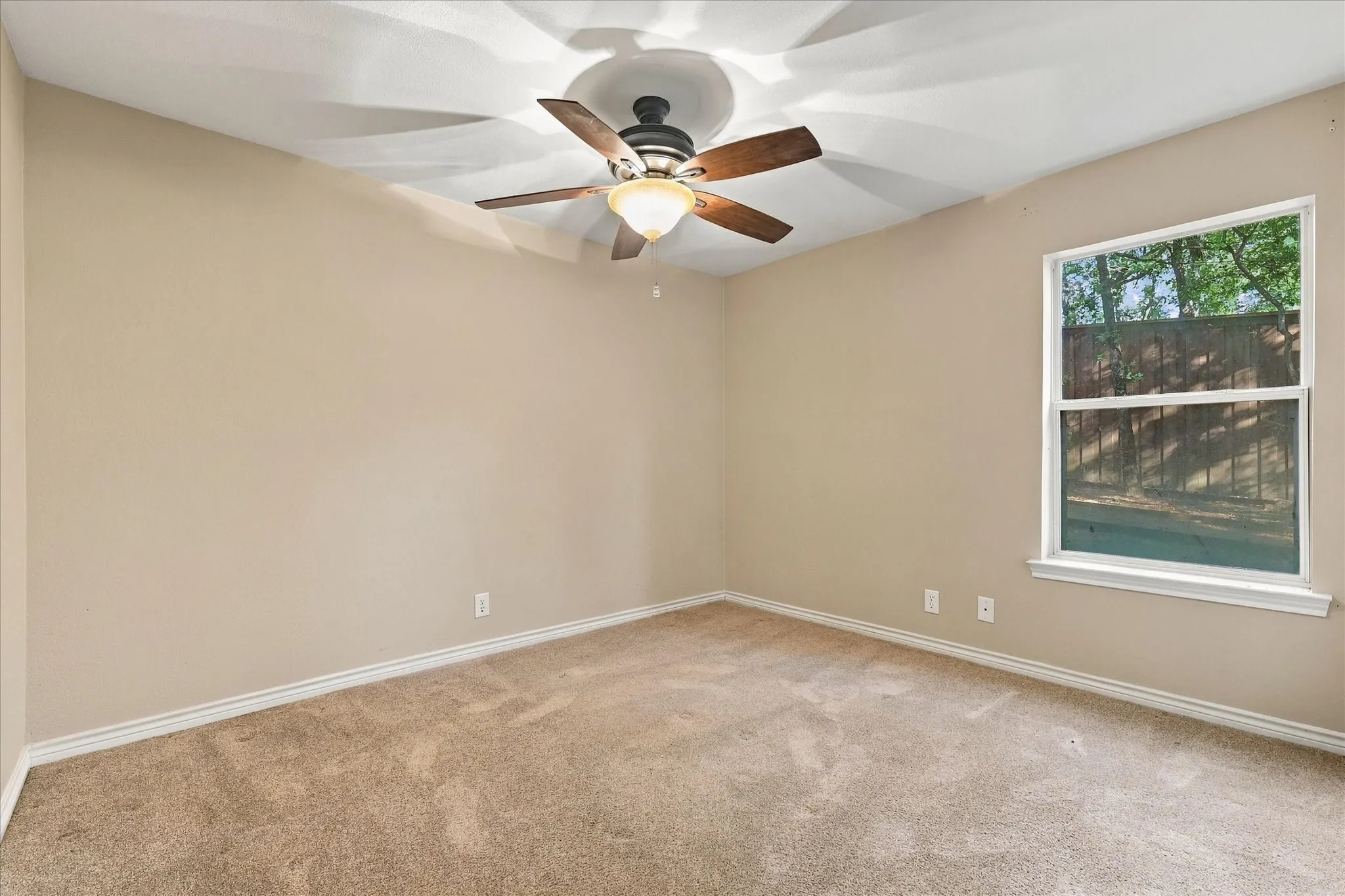 Single Family Residence For Sale in Tarrant County , 2930 Peninsula Drive, Grapevine, Texas 76051, 5 Bedroom, 5 Bathroom, 2 Garage spaces, 4,177 Sqft, built in 1992, mls#21335081, Real Estate Agent in Grapevine, Homes For Sale in Tarrant county, Homes For Sale in Grapevine, Realtor in Grapevine Texas, Real Estate Brokerage Independent Realty Texas, Luminita Cordes Realtor