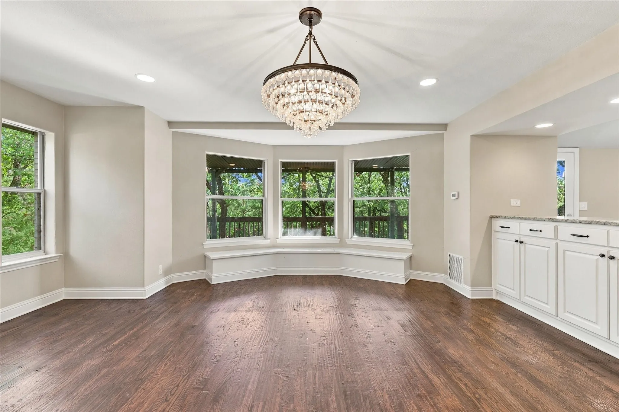 Single Family Residence For Sale in Tarrant County , 2930 Peninsula Drive, Grapevine, Texas 76051, 5 Bedroom, 5 Bathroom, 2 Garage spaces, 4,177 Sqft, built in 1992, mls#21335081, Real Estate Agent in Grapevine, Homes For Sale in Tarrant county, Homes For Sale in Grapevine, Realtor in Grapevine Texas, Real Estate Brokerage Independent Realty Texas, Luminita Cordes Realtor