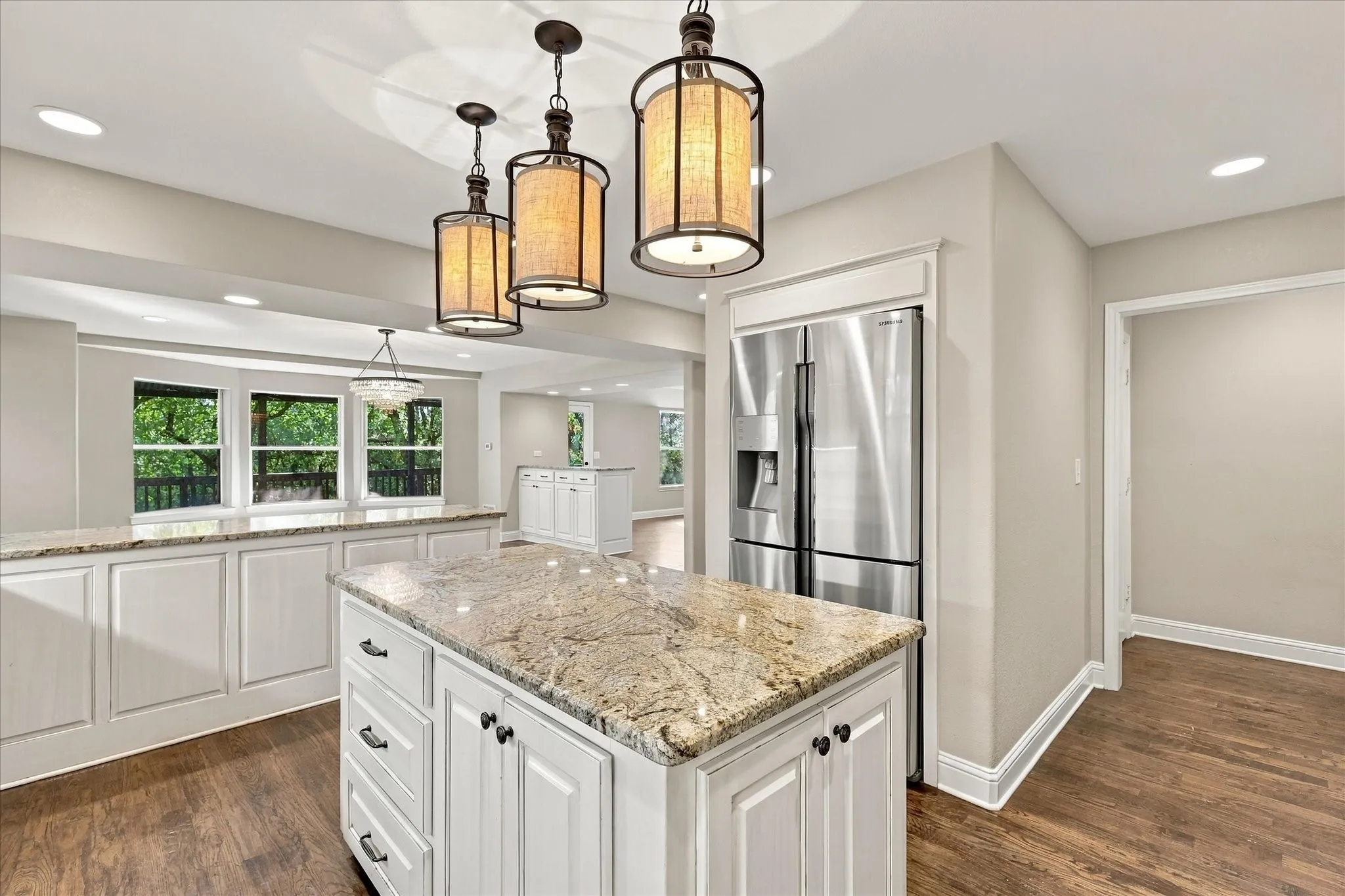 Single Family Residence For Sale in Tarrant County , 2930 Peninsula Drive, Grapevine, Texas 76051, 5 Bedroom, 5 Bathroom, 2 Garage spaces, 4,177 Sqft, built in 1992, mls#21335081, Real Estate Agent in Grapevine, Homes For Sale in Tarrant county, Homes For Sale in Grapevine, Realtor in Grapevine Texas, Real Estate Brokerage Independent Realty Texas, Luminita Cordes Realtor
