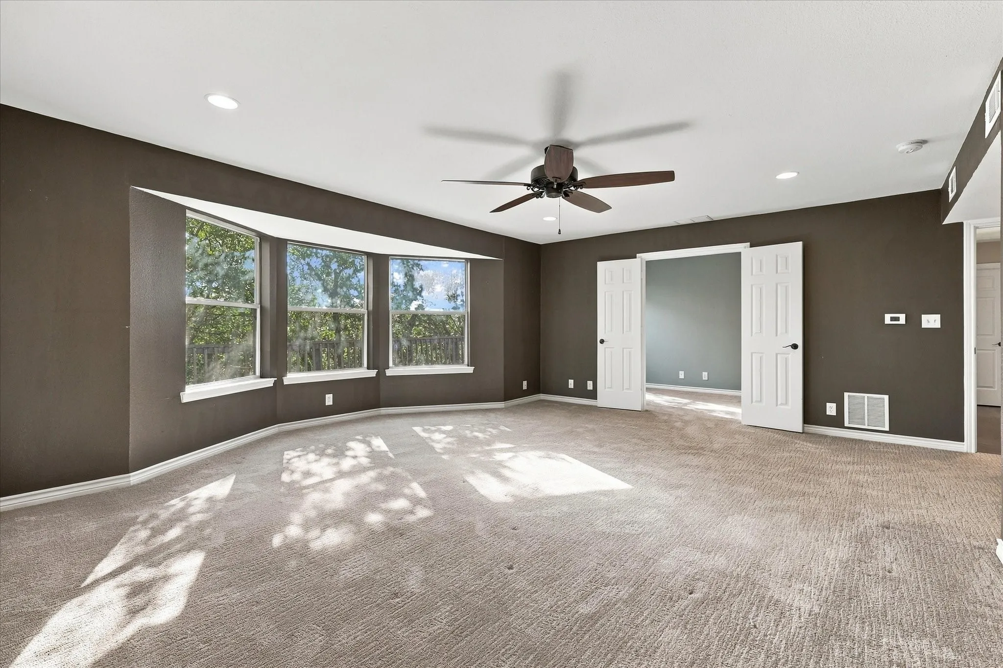 Single Family Residence For Sale in Tarrant County , 2930 Peninsula Drive, Grapevine, Texas 76051, 5 Bedroom, 5 Bathroom, 2 Garage spaces, 4,177 Sqft, built in 1992, mls#21335081, Real Estate Agent in Grapevine, Homes For Sale in Tarrant county, Homes For Sale in Grapevine, Realtor in Grapevine Texas, Real Estate Brokerage Independent Realty Texas, Luminita Cordes Realtor