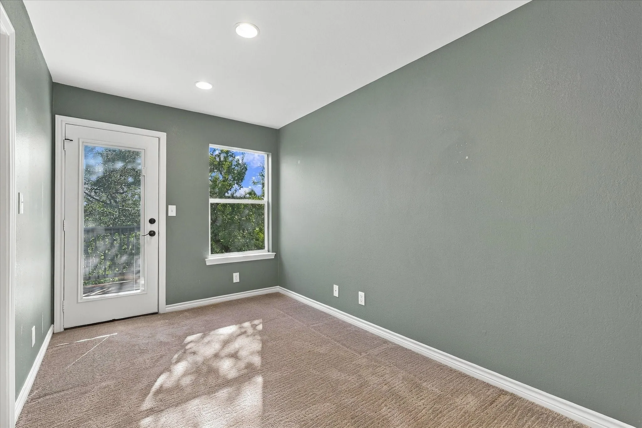 Single Family Residence For Sale in Tarrant County , 2930 Peninsula Drive, Grapevine, Texas 76051, 5 Bedroom, 5 Bathroom, 2 Garage spaces, 4,177 Sqft, built in 1992, mls#21335081, Real Estate Agent in Grapevine, Homes For Sale in Tarrant county, Homes For Sale in Grapevine, Realtor in Grapevine Texas, Real Estate Brokerage Independent Realty Texas, Luminita Cordes Realtor