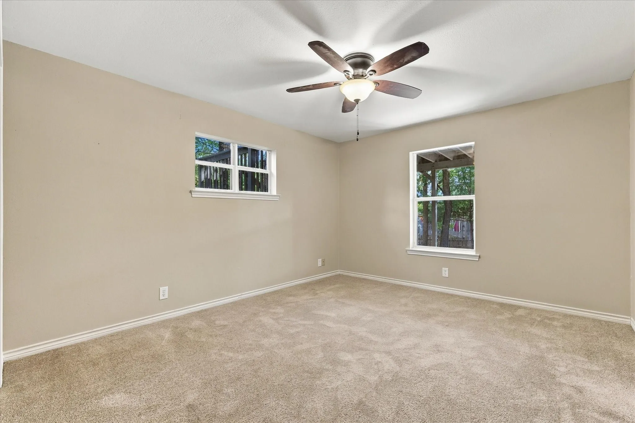 Single Family Residence For Sale in Tarrant County , 2930 Peninsula Drive, Grapevine, Texas 76051, 5 Bedroom, 5 Bathroom, 2 Garage spaces, 4,177 Sqft, built in 1992, mls#21335081, Real Estate Agent in Grapevine, Homes For Sale in Tarrant county, Homes For Sale in Grapevine, Realtor in Grapevine Texas, Real Estate Brokerage Independent Realty Texas, Luminita Cordes Realtor