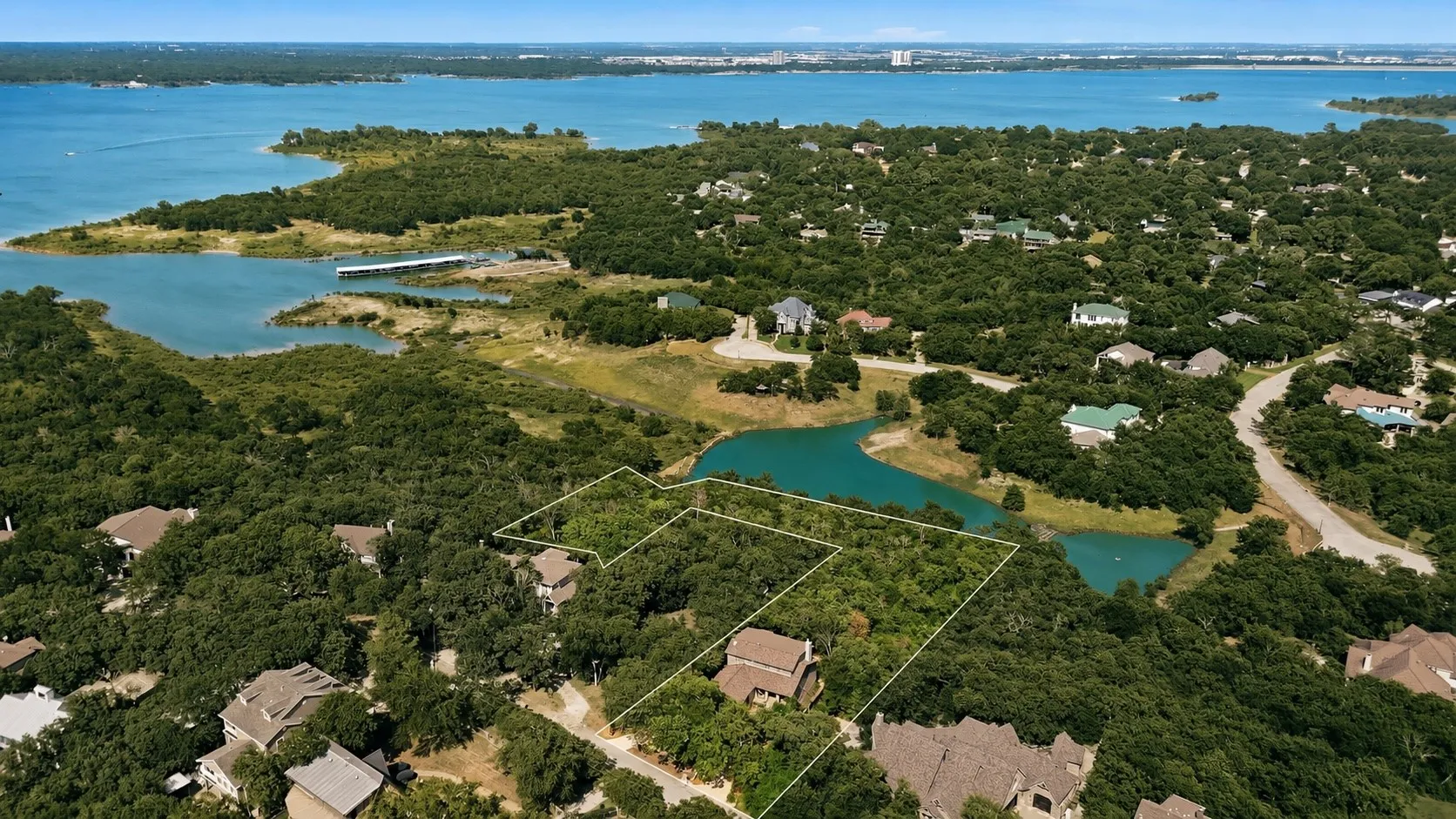 Single Family Residence For Sale in Tarrant County , 2930 Peninsula Drive, Grapevine, Texas 76051, 5 Bedroom, 5 Bathroom, 2 Garage spaces, 4,177 Sqft, built in 1992, mls#21335081, Real Estate Agent in Grapevine, Homes For Sale in Tarrant county, Homes For Sale in Grapevine, Realtor in Grapevine Texas, Real Estate Brokerage Independent Realty Texas, Luminita Cordes Realtor