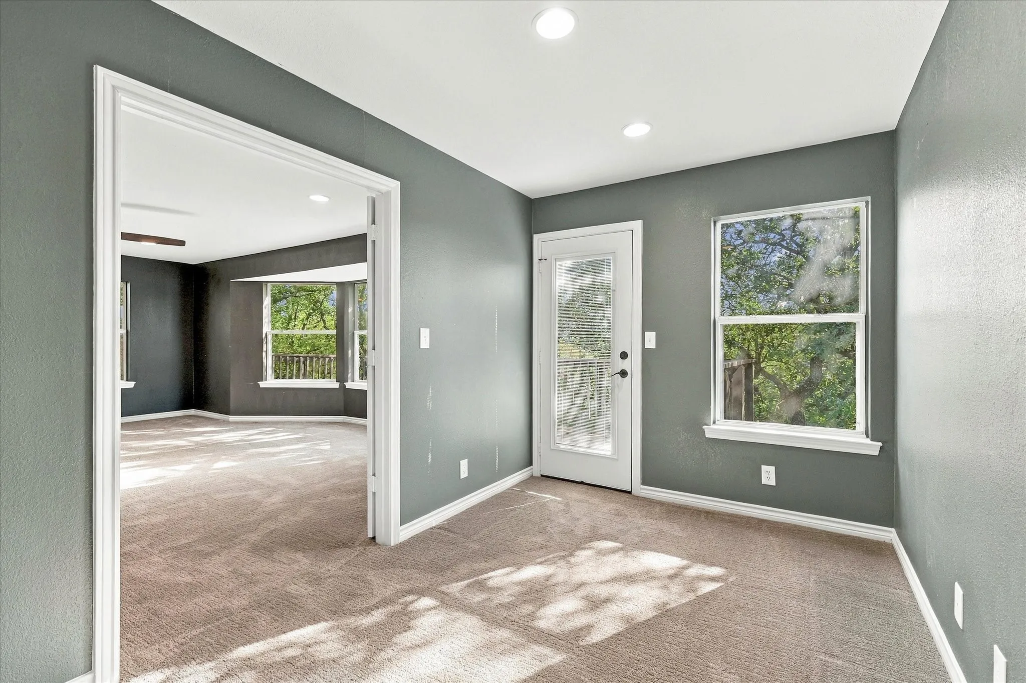 Single Family Residence For Sale in Tarrant County , 2930 Peninsula Drive, Grapevine, Texas 76051, 5 Bedroom, 5 Bathroom, 2 Garage spaces, 4,177 Sqft, built in 1992, mls#21335081, Real Estate Agent in Grapevine, Homes For Sale in Tarrant county, Homes For Sale in Grapevine, Realtor in Grapevine Texas, Real Estate Brokerage Independent Realty Texas, Luminita Cordes Realtor