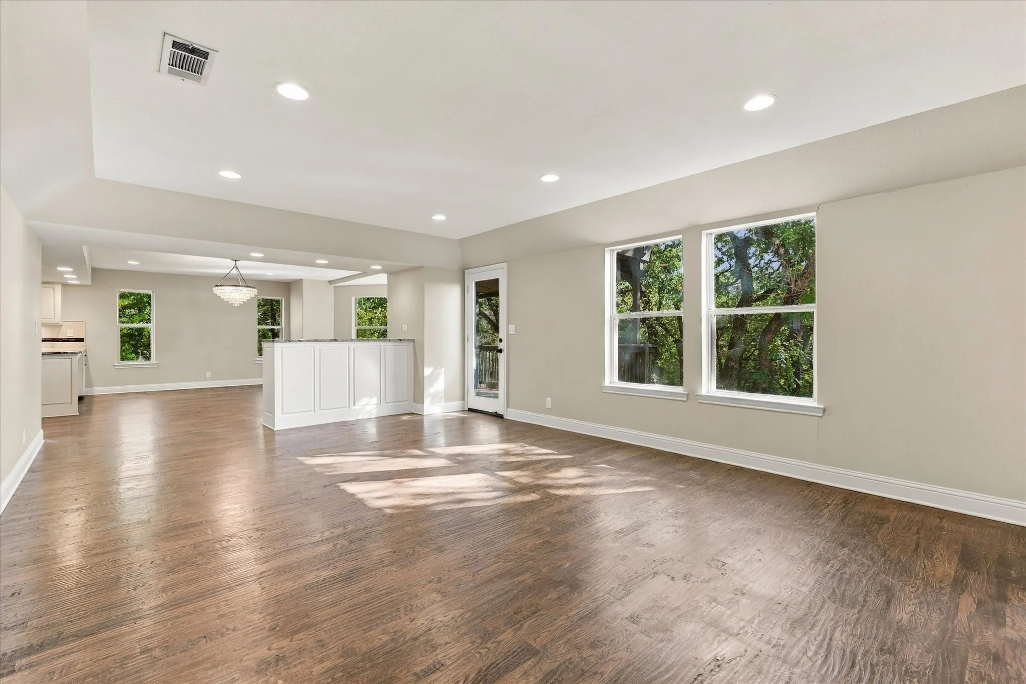 Single Family Residence For Sale in Tarrant County , 2930 Peninsula Drive, Grapevine, Texas 76051, 5 Bedroom, 5 Bathroom, 2 Garage spaces, 4,177 Sqft, built in 1992, mls#21335081, Real Estate Agent in Grapevine, Homes For Sale in Tarrant county, Homes For Sale in Grapevine, Realtor in Grapevine Texas, Real Estate Brokerage Independent Realty Texas, Luminita Cordes Realtor