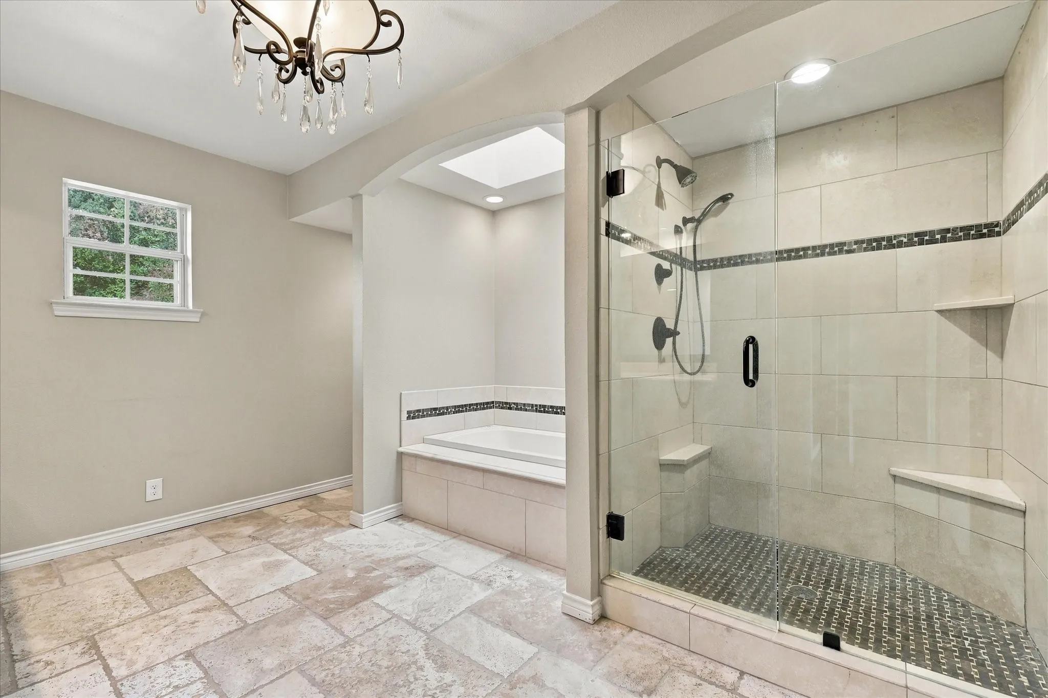 Single Family Residence For Sale in Tarrant County , 2930 Peninsula Drive, Grapevine, Texas 76051, 5 Bedroom, 5 Bathroom, 2 Garage spaces, 4,177 Sqft, built in 1992, mls#21335081, Real Estate Agent in Grapevine, Homes For Sale in Tarrant county, Homes For Sale in Grapevine, Realtor in Grapevine Texas, Real Estate Brokerage Independent Realty Texas, Luminita Cordes Realtor